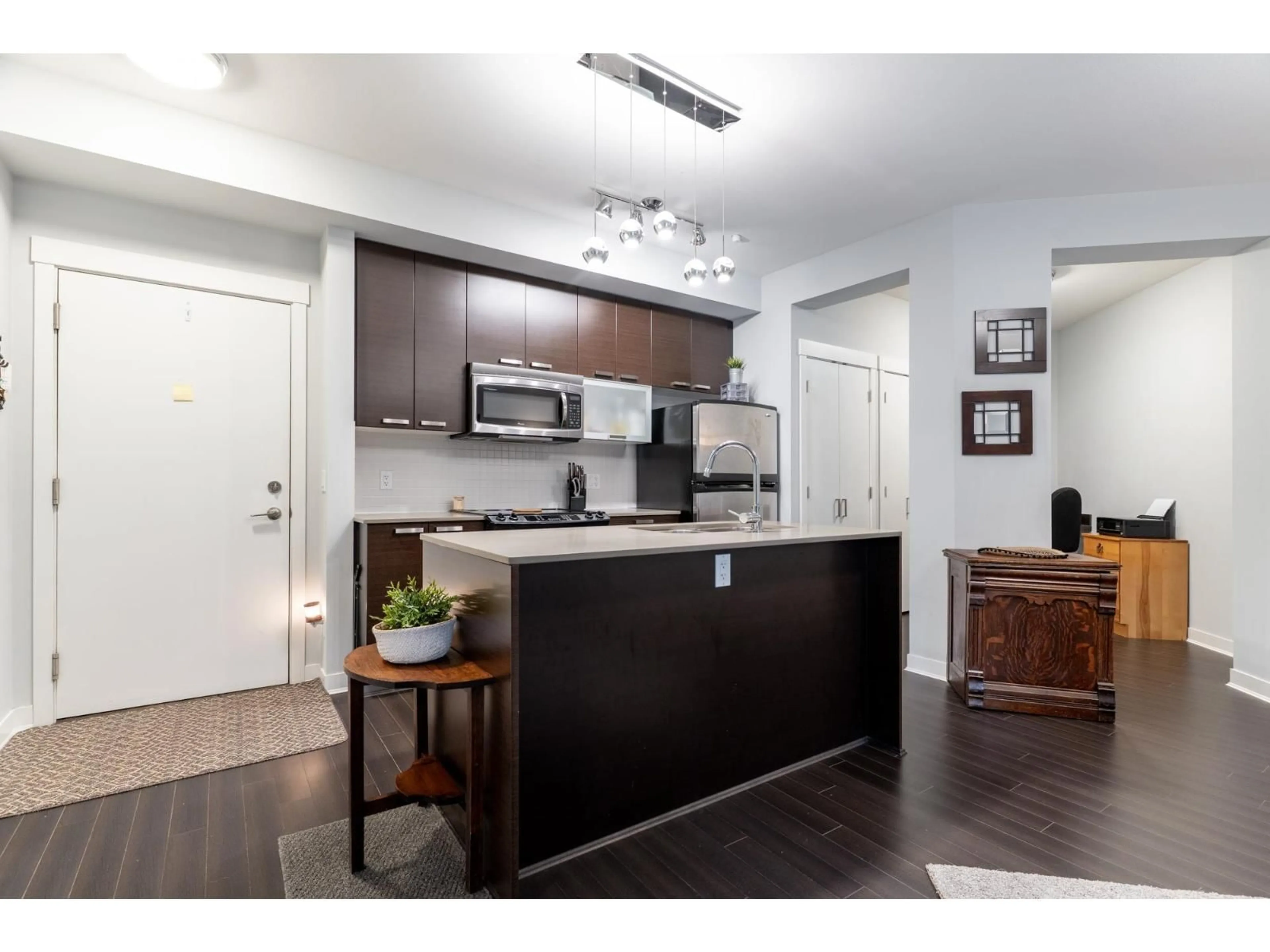 Open concept kitchen, wood/laminate floor for 267 - 6758 188, Surrey British Columbia V4N6K2