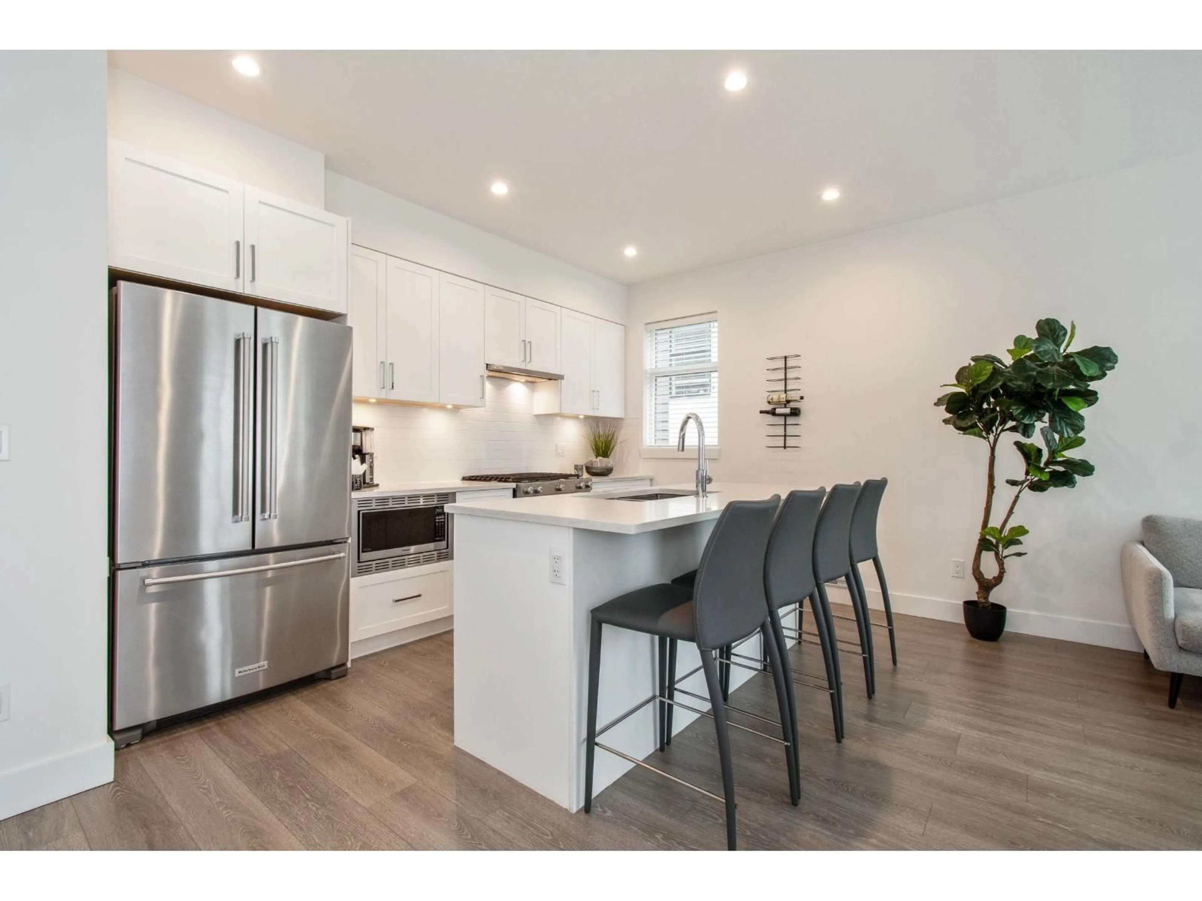 Open concept kitchen, wood/laminate floor for 156 - 16433 19, Surrey British Columbia V3Z0Z1