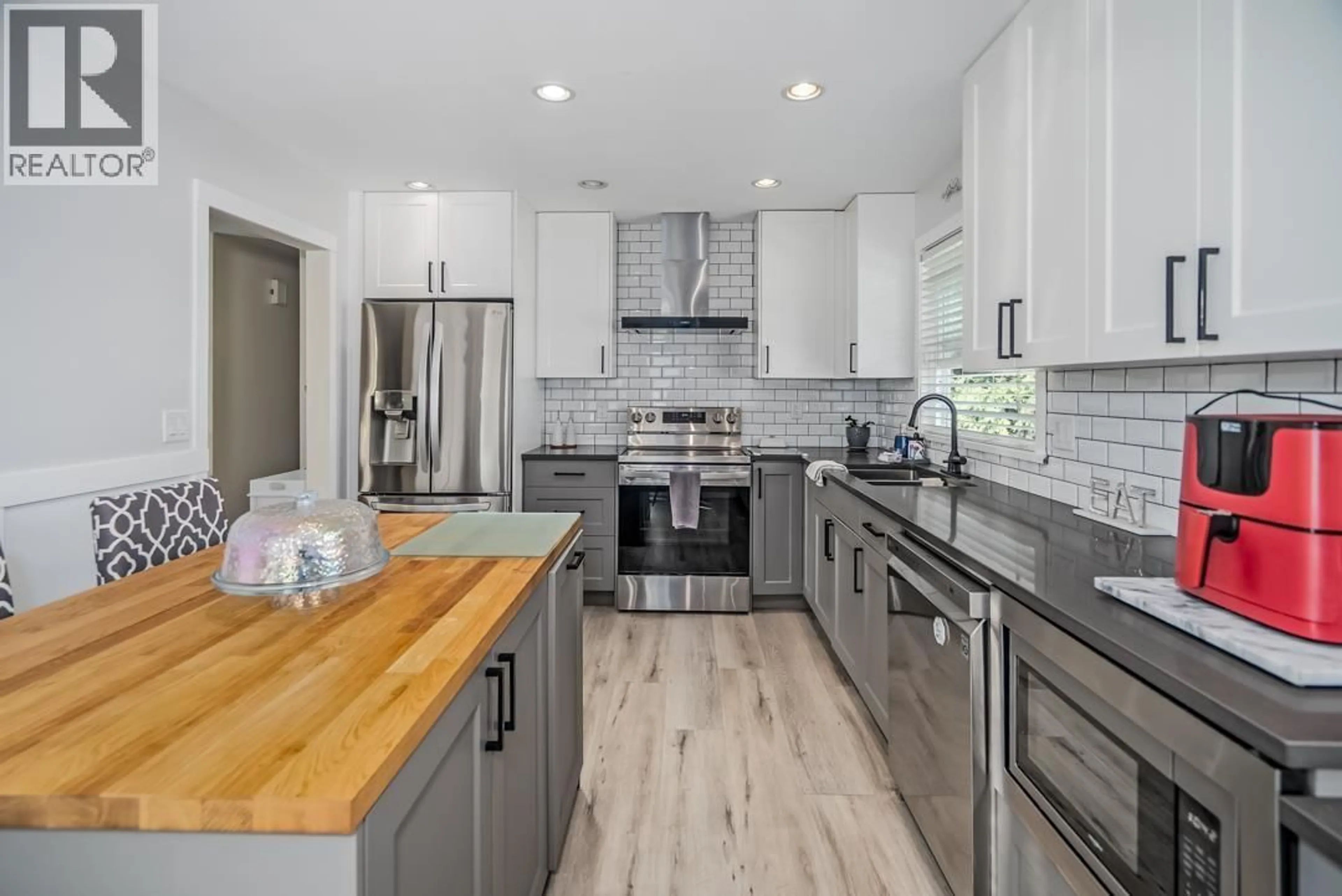 Contemporary kitchen, unknown for 18859 123A AVENUE, Pitt Meadows British Columbia V3Y2H4