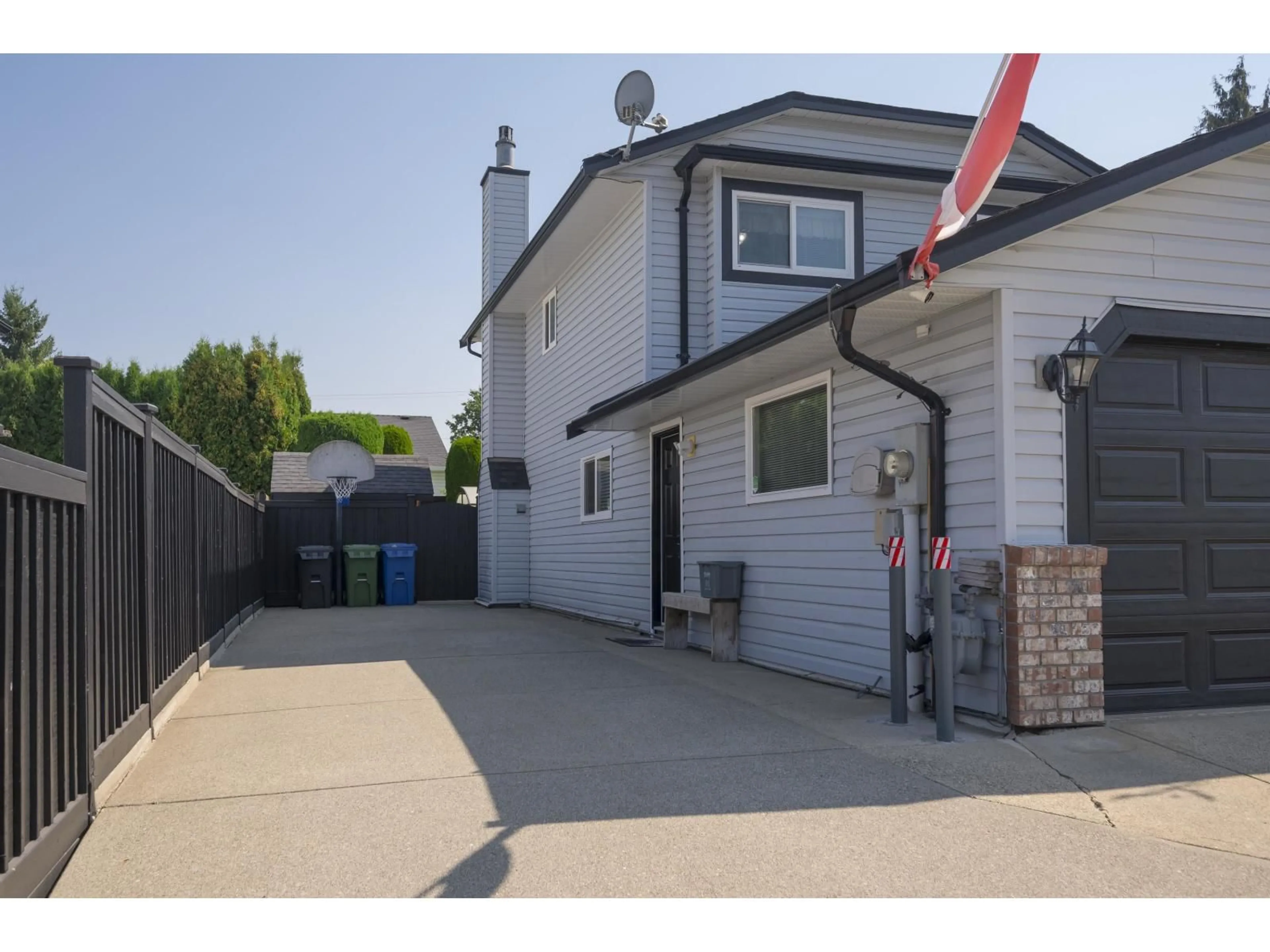 Home with vinyl exterior material, street for 3470 CHASE, Abbotsford British Columbia V2T5A9