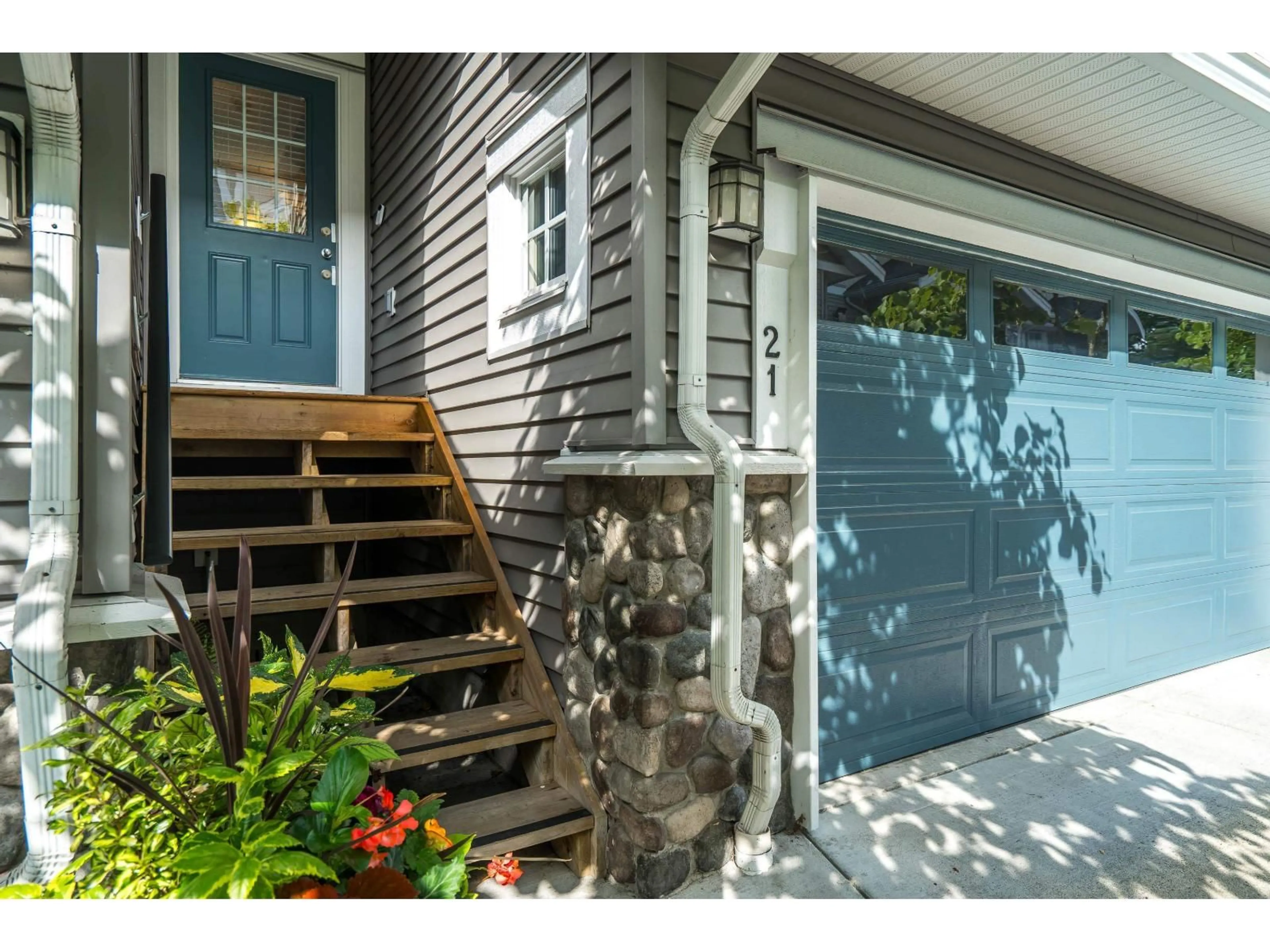 Indoor entryway for 21 - 21704 96, Langley British Columbia V1M0A8