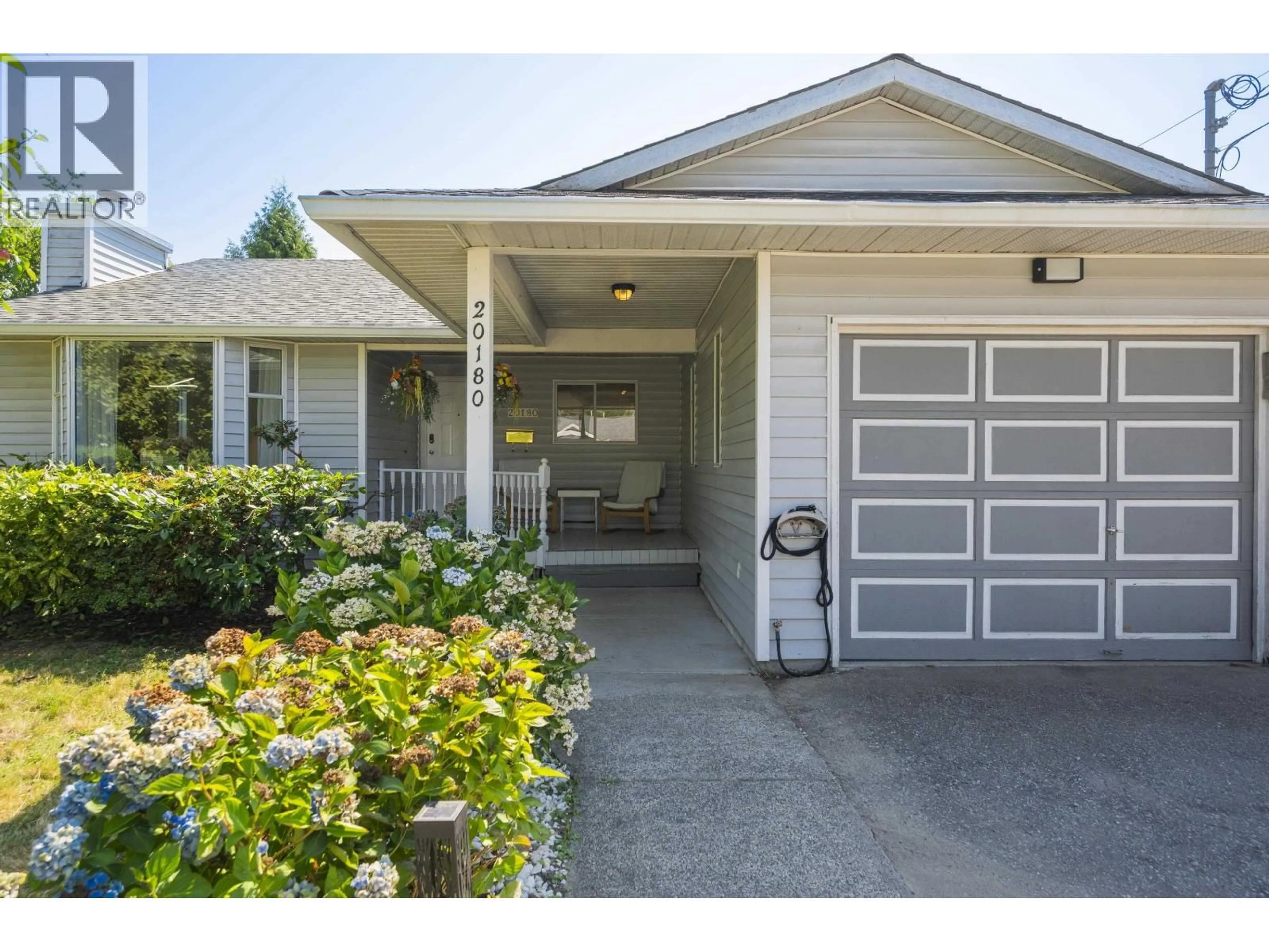 Home with vinyl exterior material, street for 20180 WANSTEAD STREET, Maple Ridge British Columbia V2X1H8