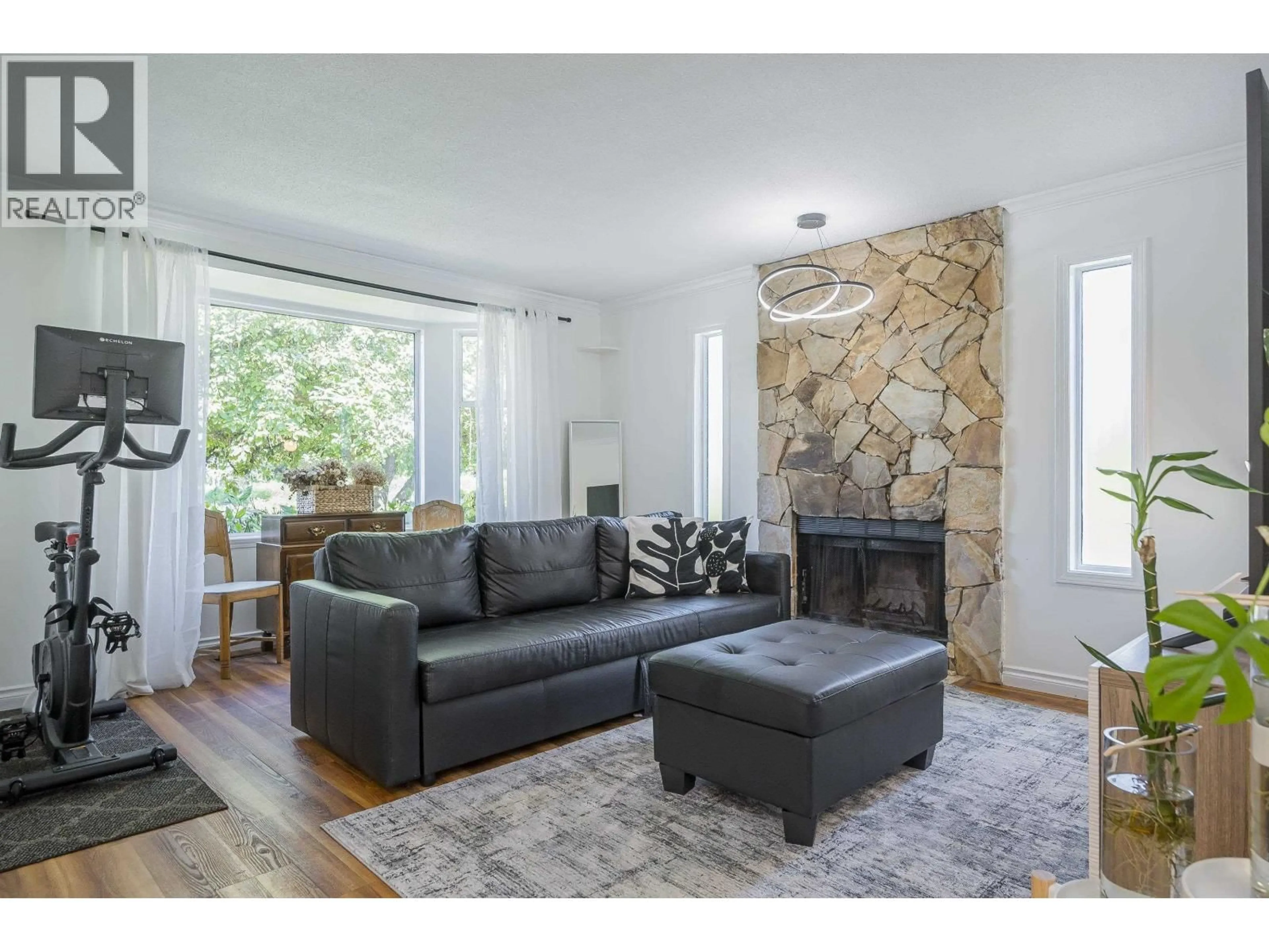 Living room with furniture, unknown for 20180 WANSTEAD STREET, Maple Ridge British Columbia V2X1H8
