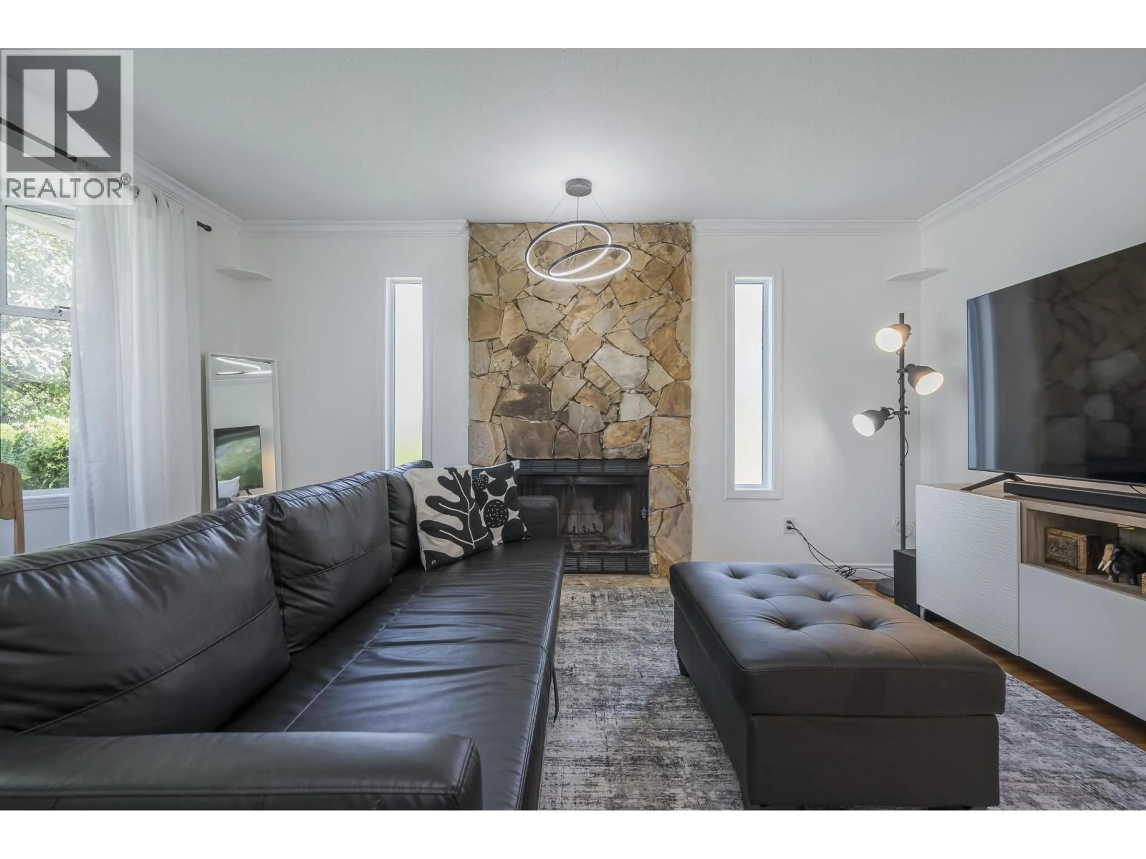 Living room with furniture, ceramic/tile floor for 20180 WANSTEAD STREET, Maple Ridge British Columbia V2X1H8
