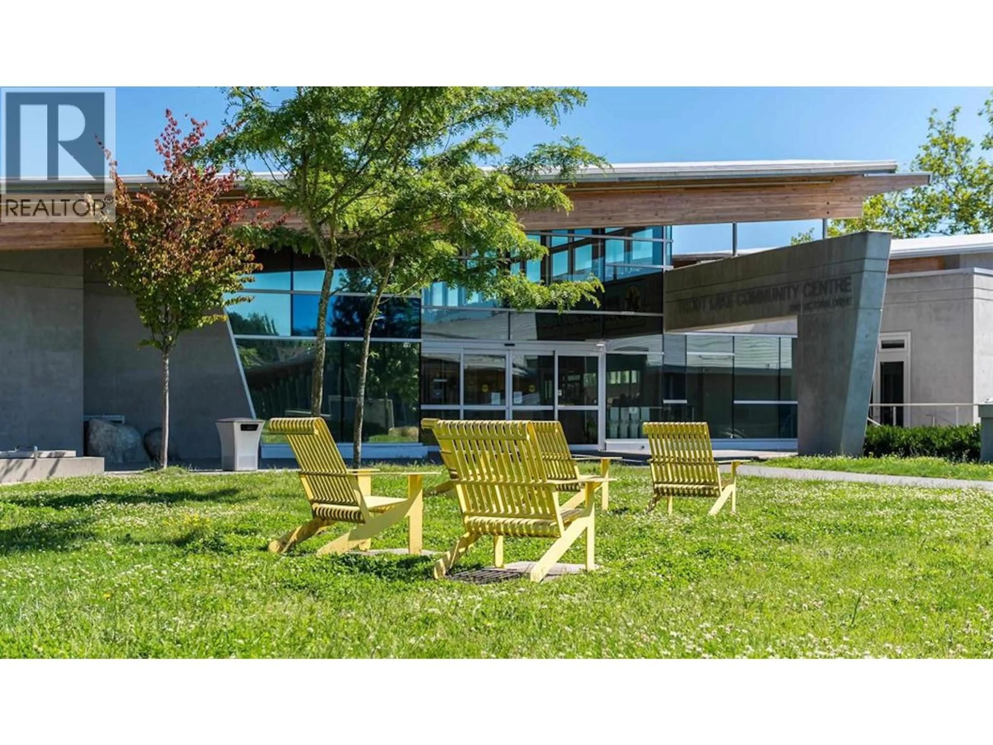Patio, building for 201 - 3715 COMMERCIAL STREET, Vancouver British Columbia V5N4G1