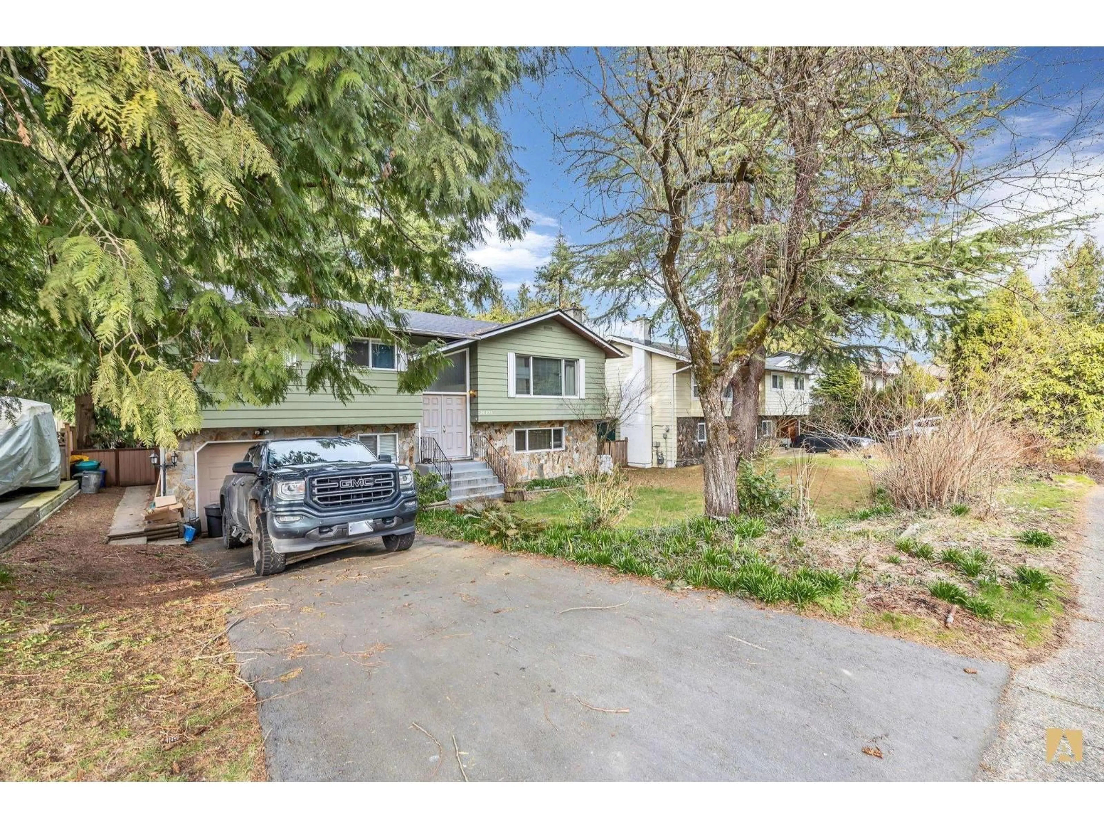 A pic from outside/outdoor area/front of a property/back of a property/a pic from drone, street for 20233 44A, Langley British Columbia V3A6N2