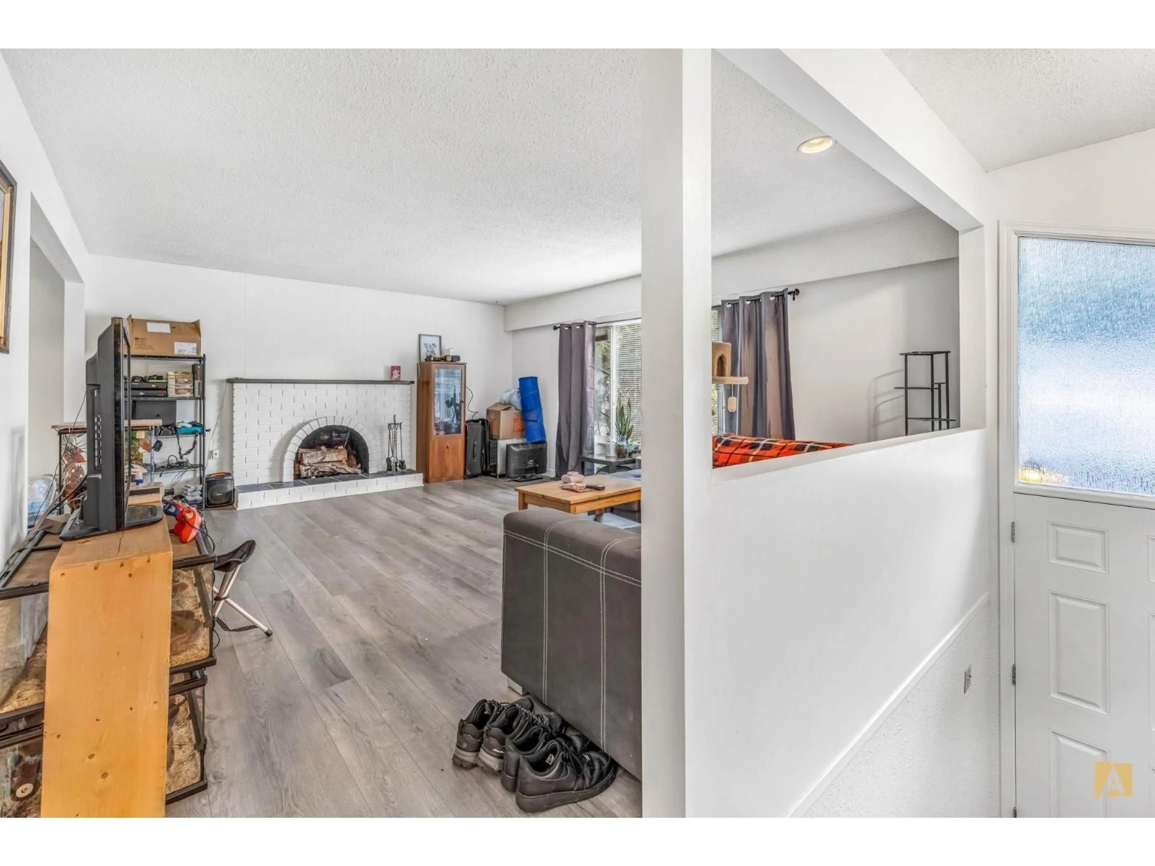Open concept kitchen, unknown for 20233 44A, Langley British Columbia V3A6N2