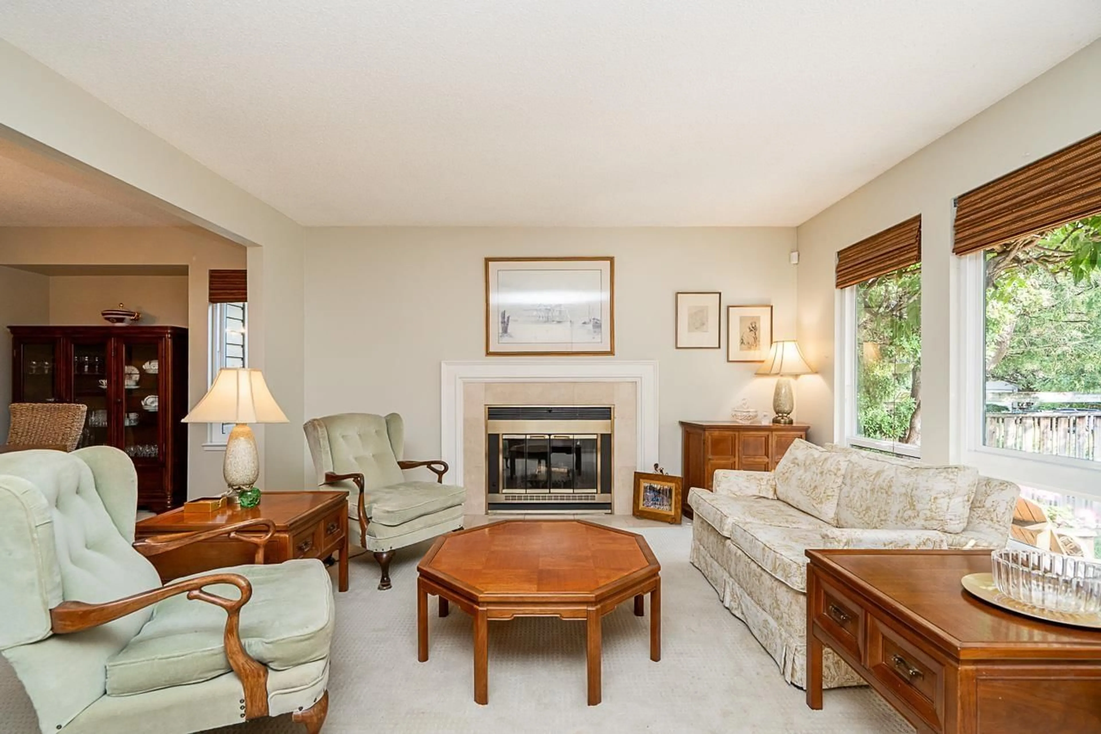 Living room with furniture, unknown for 11943 BRIARWOOD, Delta British Columbia V4E2X3