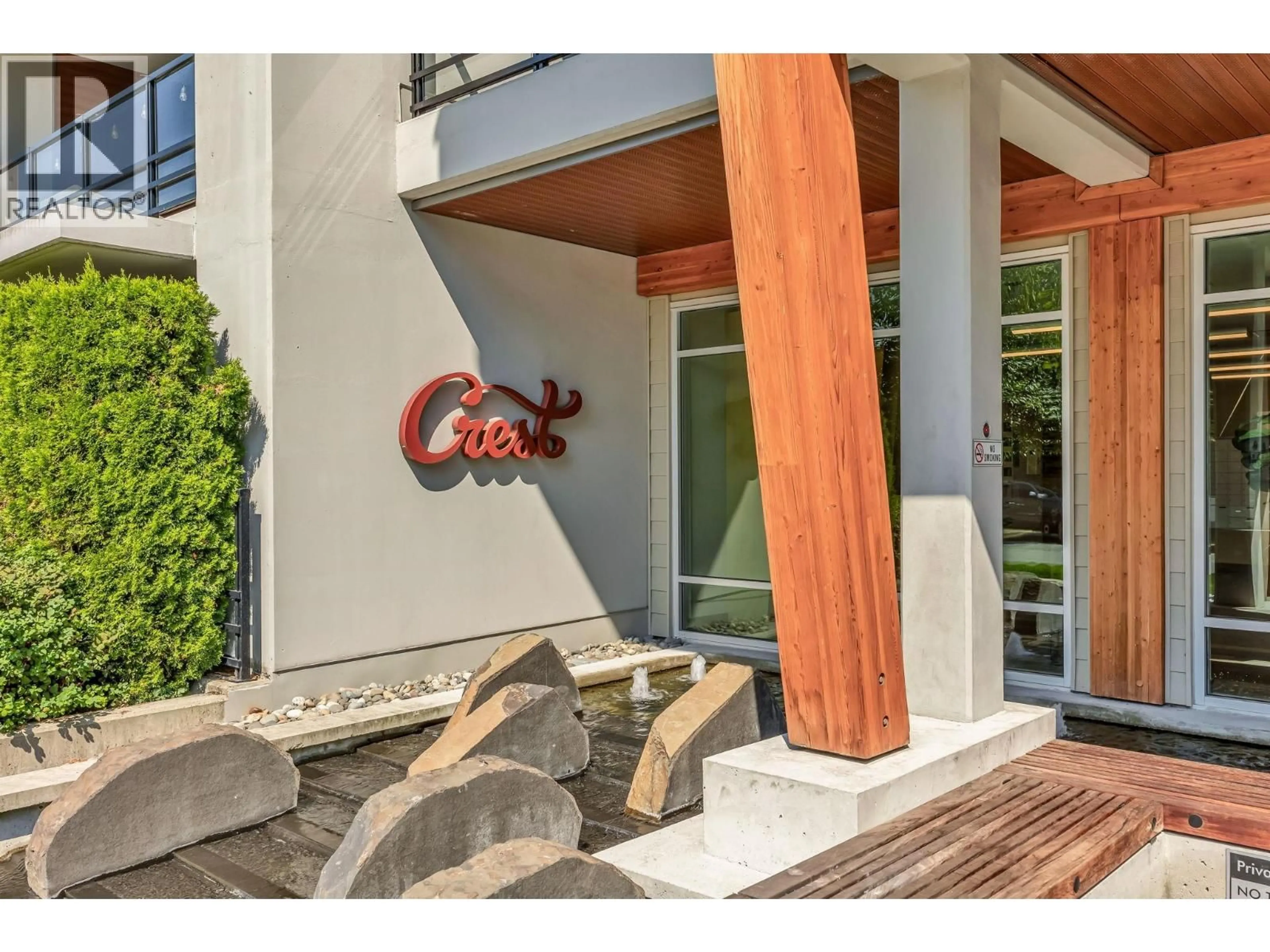 Indoor entryway for 404 - 128 8TH STREET, North Vancouver British Columbia V7L0H2