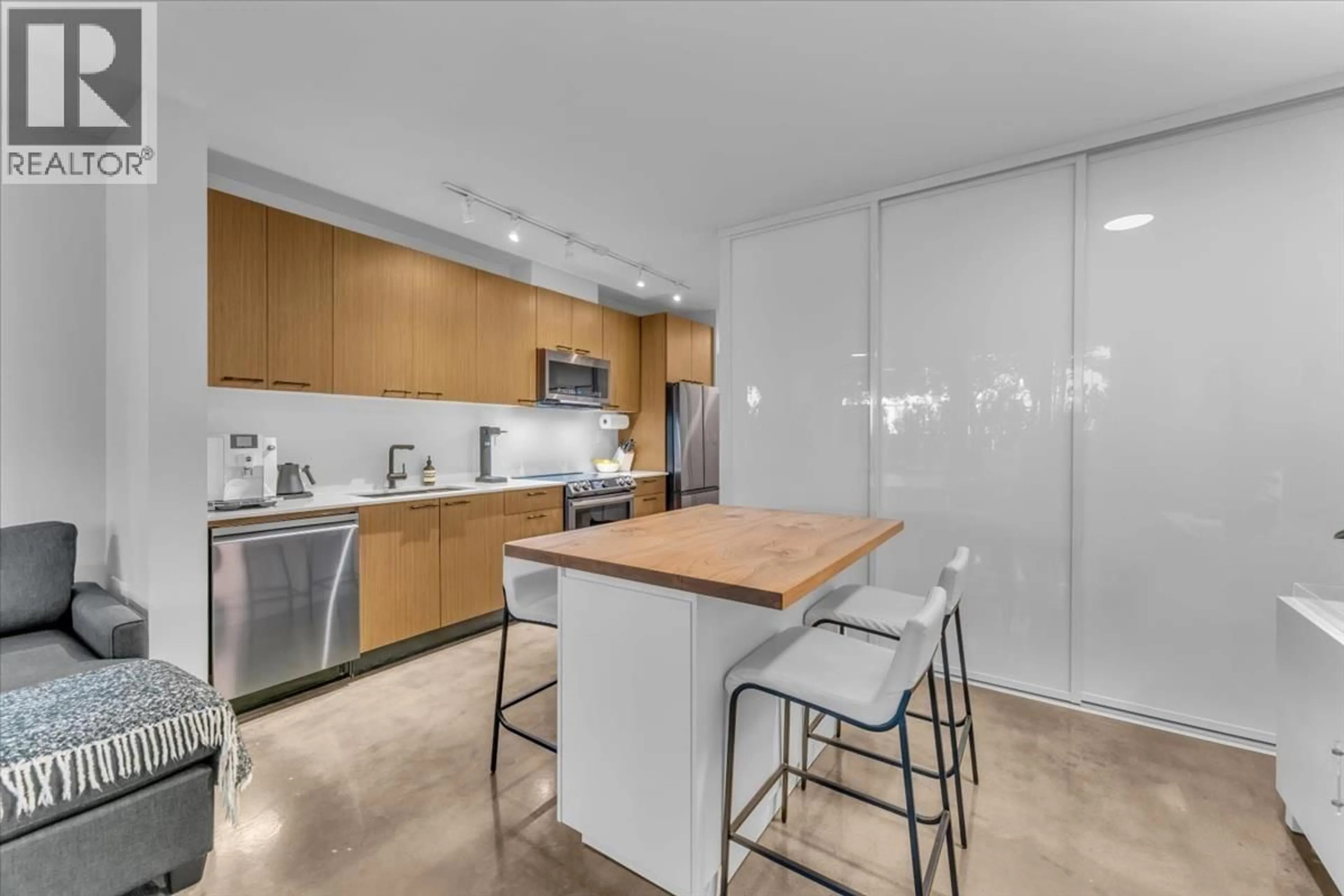 Standard kitchen, unknown for 210 - 221 UNION STREET, Vancouver British Columbia V6A0B4