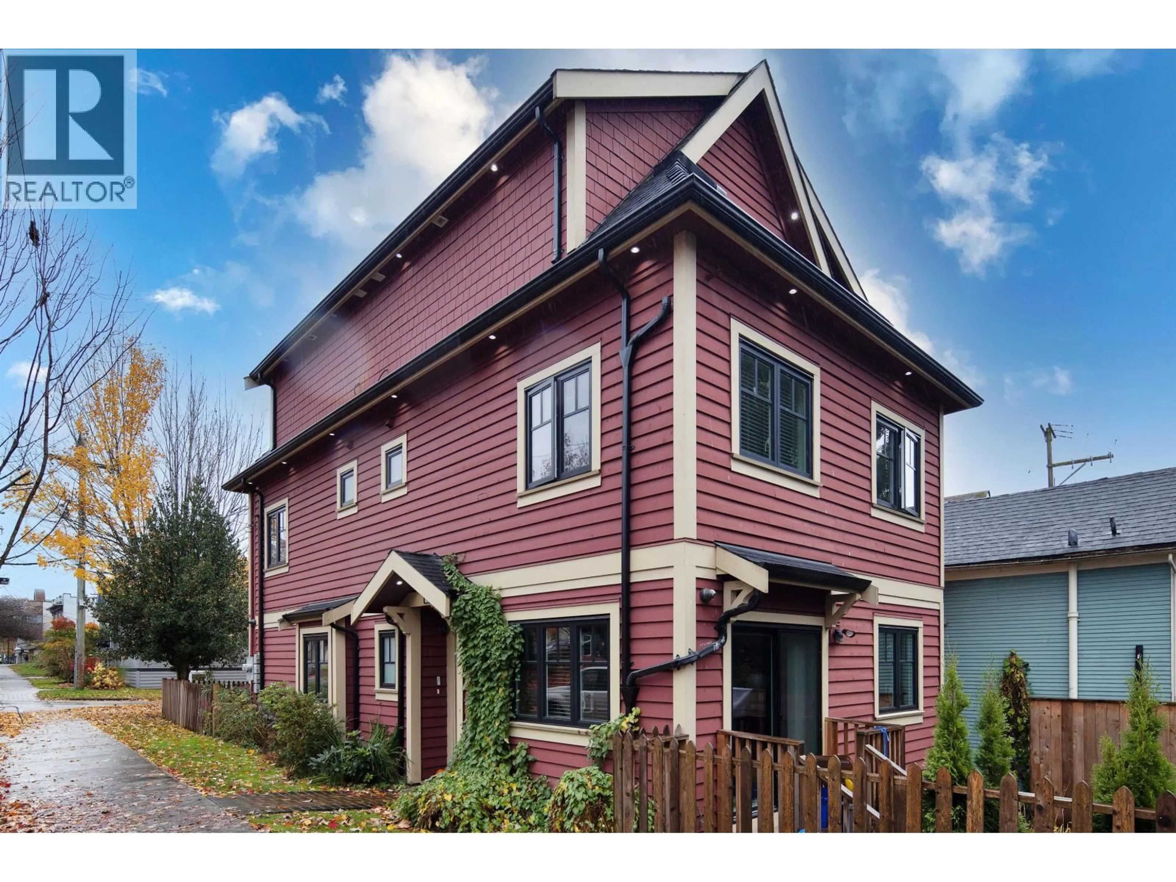 Home with vinyl exterior material, street for 488 15TH AVENUE, Vancouver British Columbia V5T3N4