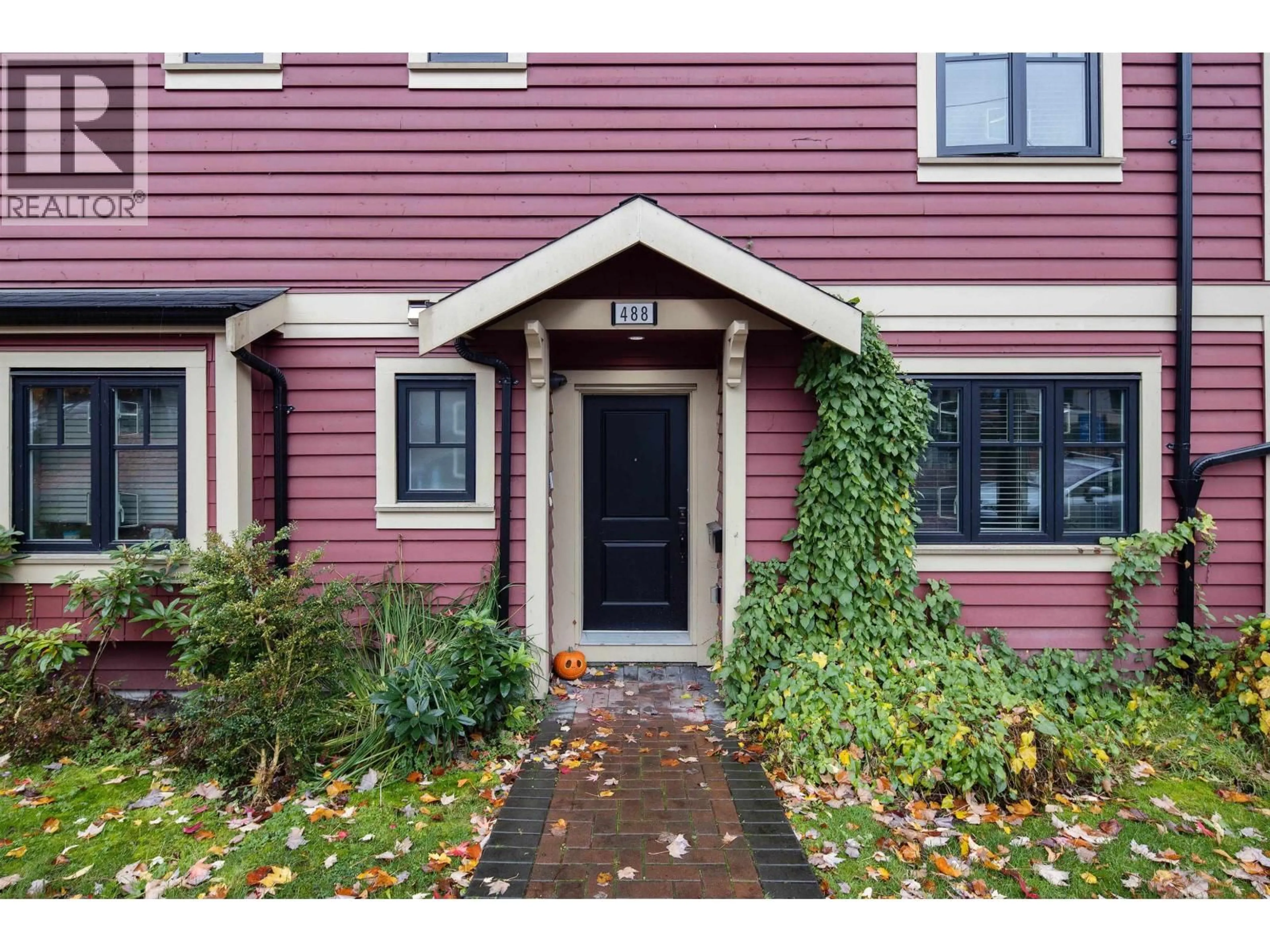 Home with vinyl exterior material, street for 488 15TH AVENUE, Vancouver British Columbia V5T3N4