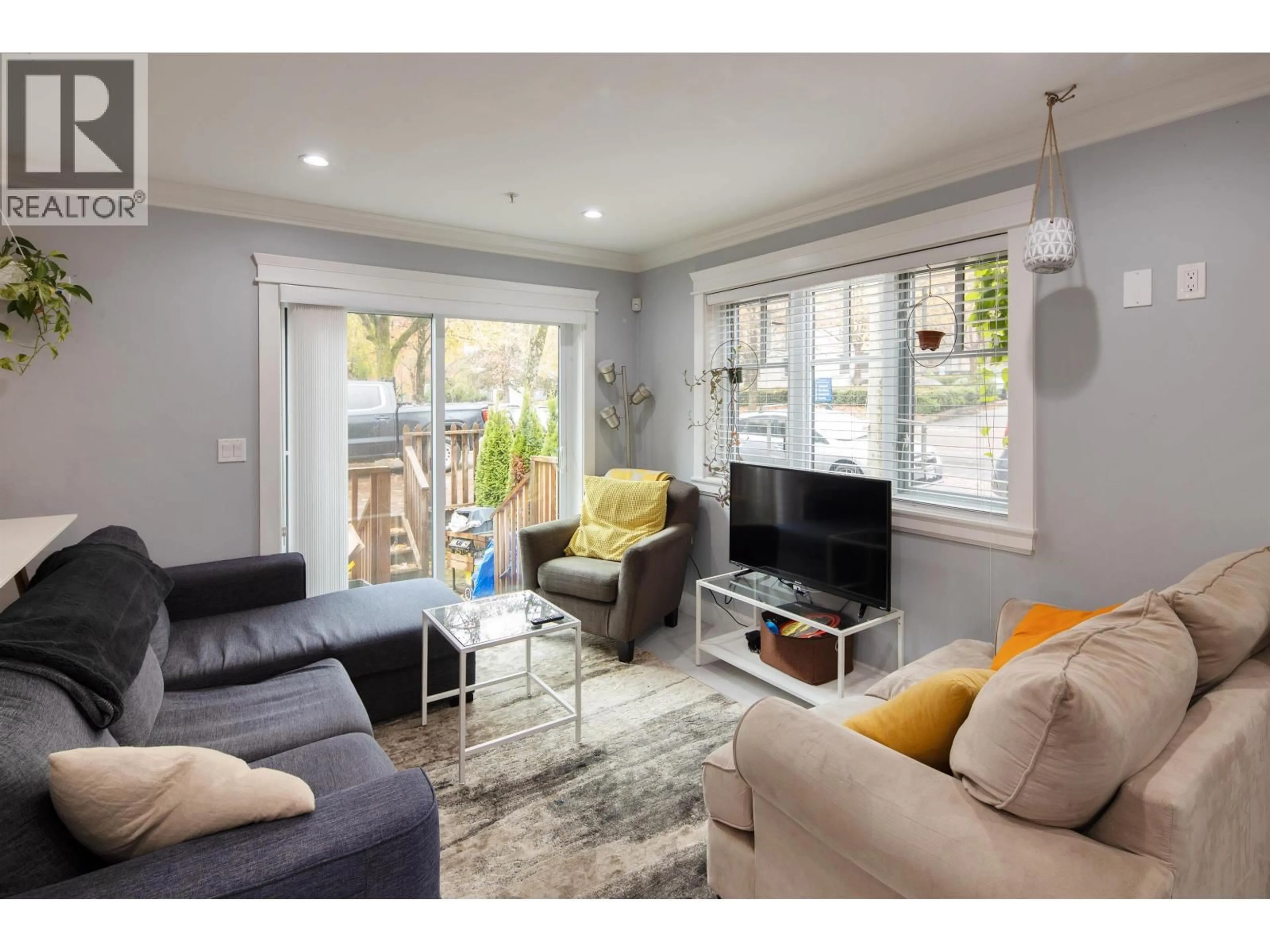 Living room with furniture, unknown for 488 15TH AVENUE, Vancouver British Columbia V5T3N4