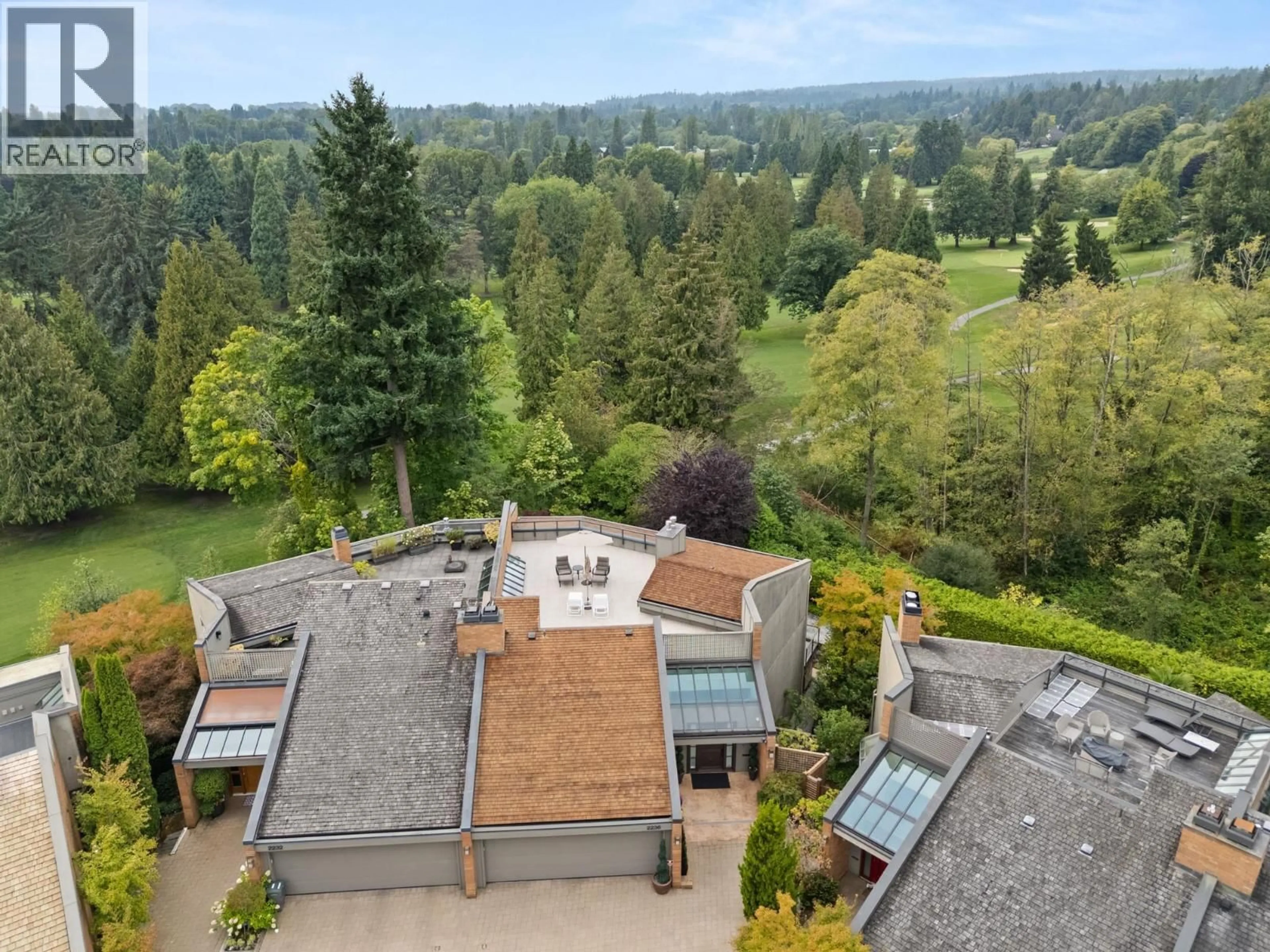 A pic from outside/outdoor area/front of a property/back of a property/a pic from drone, mountain view for 2236 YEWBROOK PLACE, Vancouver British Columbia V6P6K4