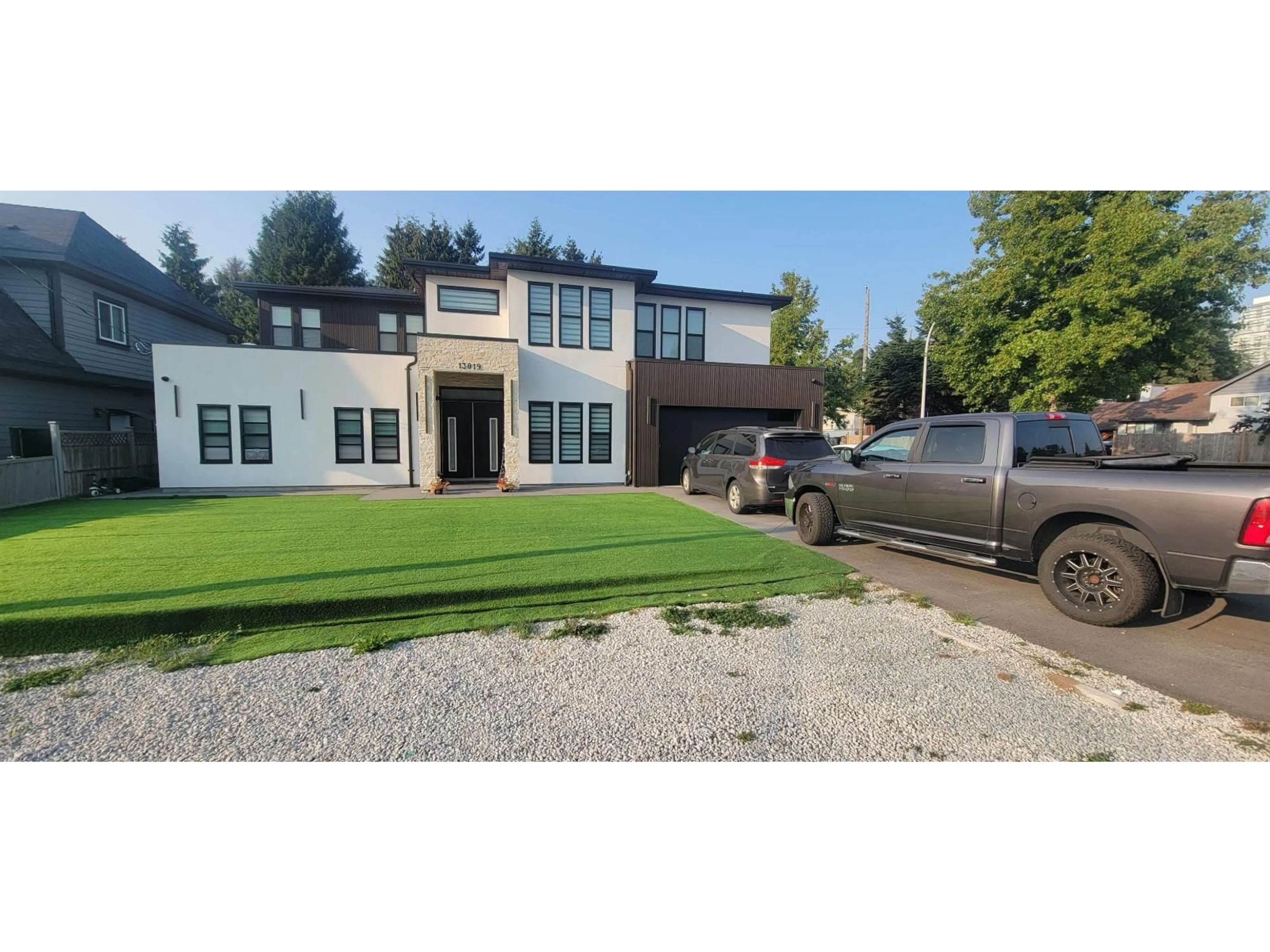A pic from outside/outdoor area/front of a property/back of a property/a pic from drone, building for 13019 101A, Surrey British Columbia V3T1M3
