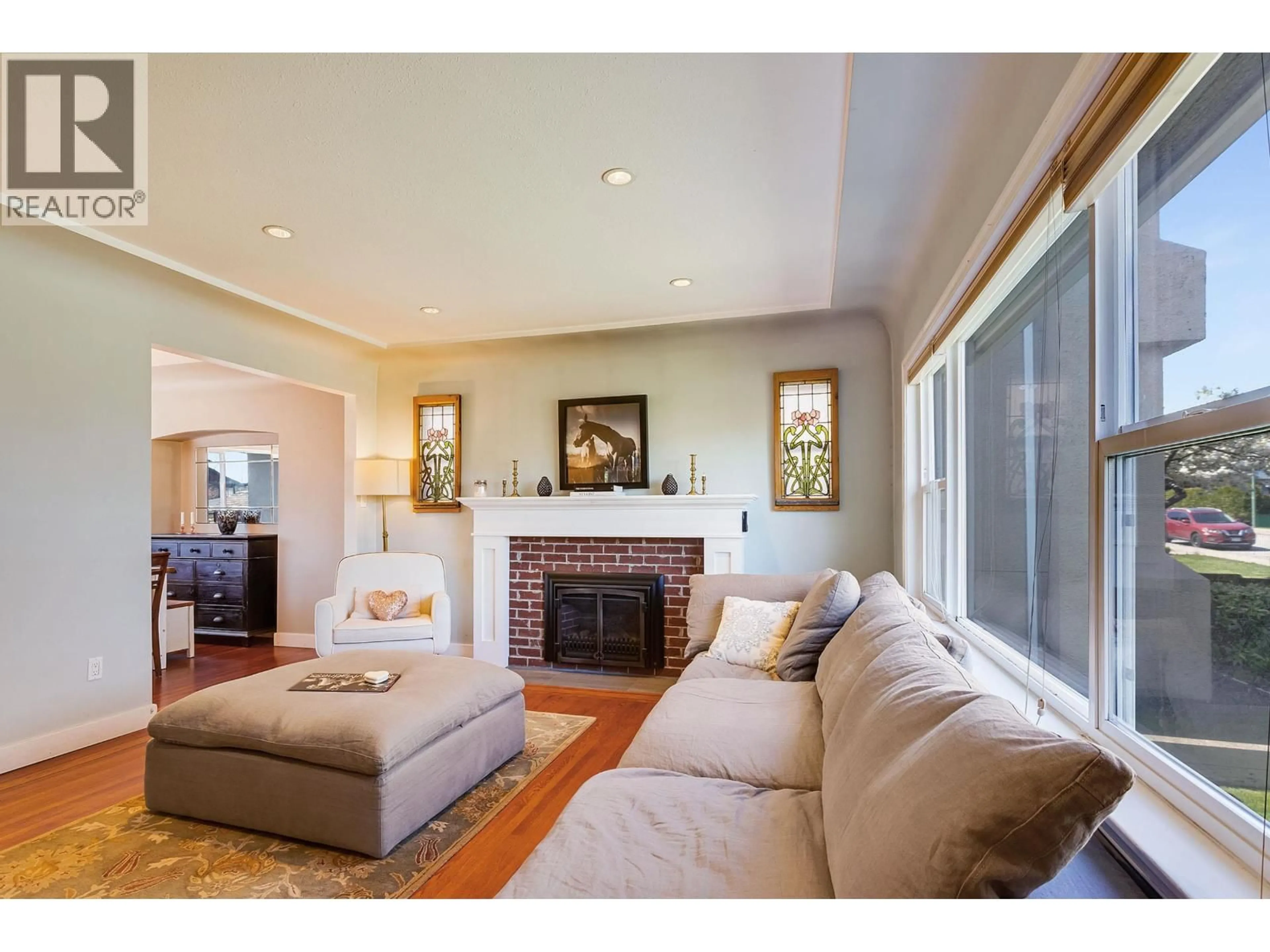Living room with furniture, unknown for 4046 ETON STREET, Burnaby British Columbia V5C1J7