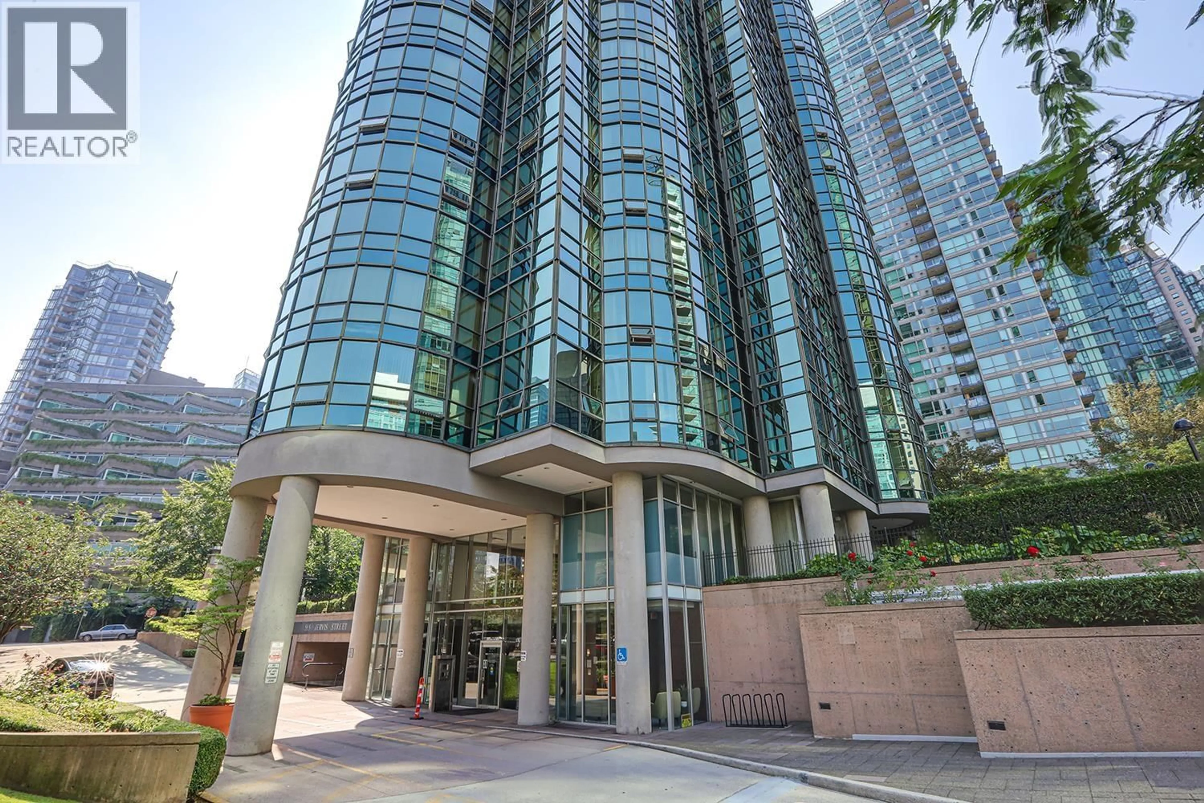 Indoor foyer for 501 - 555 JERVIS STREET, Vancouver British Columbia V6E4N1