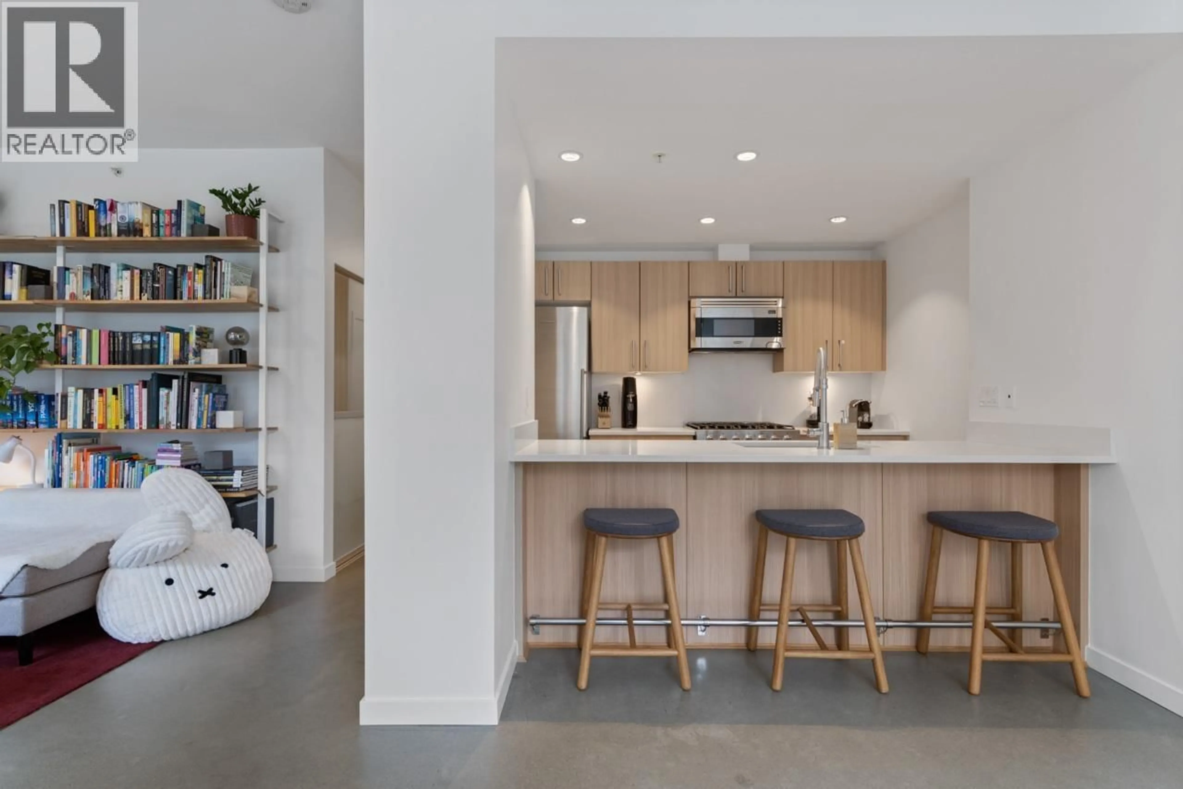 Open concept kitchen, unknown for 128 1ST AVENUE, Vancouver British Columbia V5Y0H5