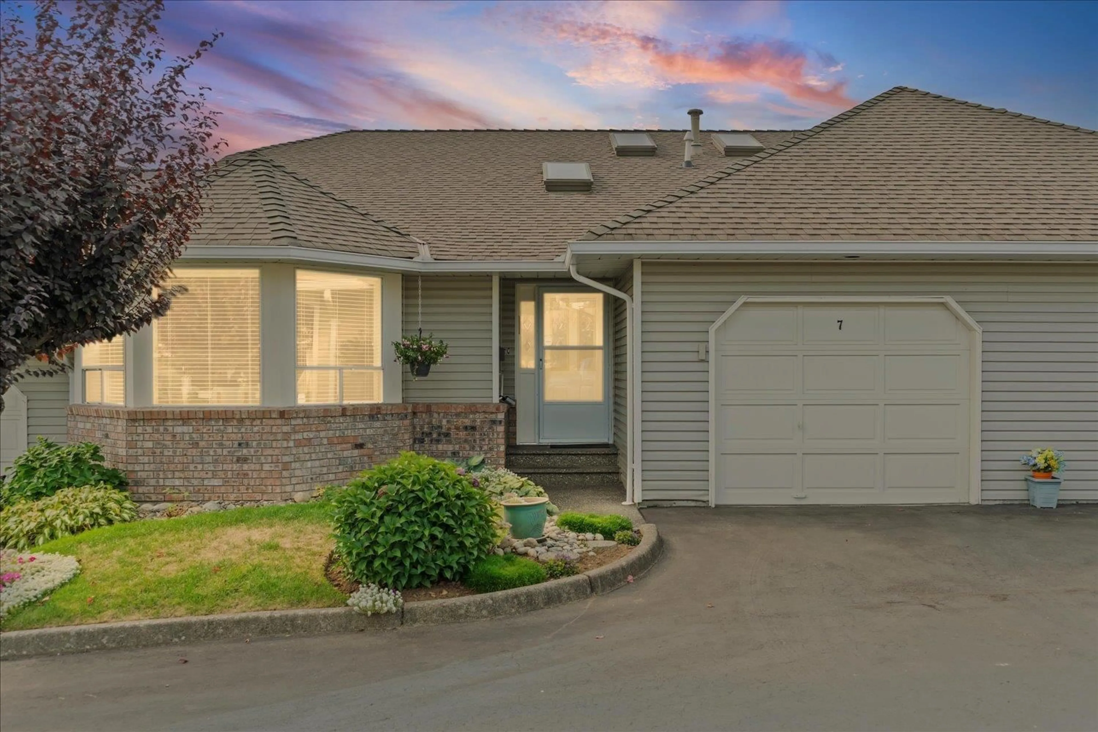 Home with vinyl exterior material, street for 7 - 32615 MURRAY, Abbotsford British Columbia V2T4T8
