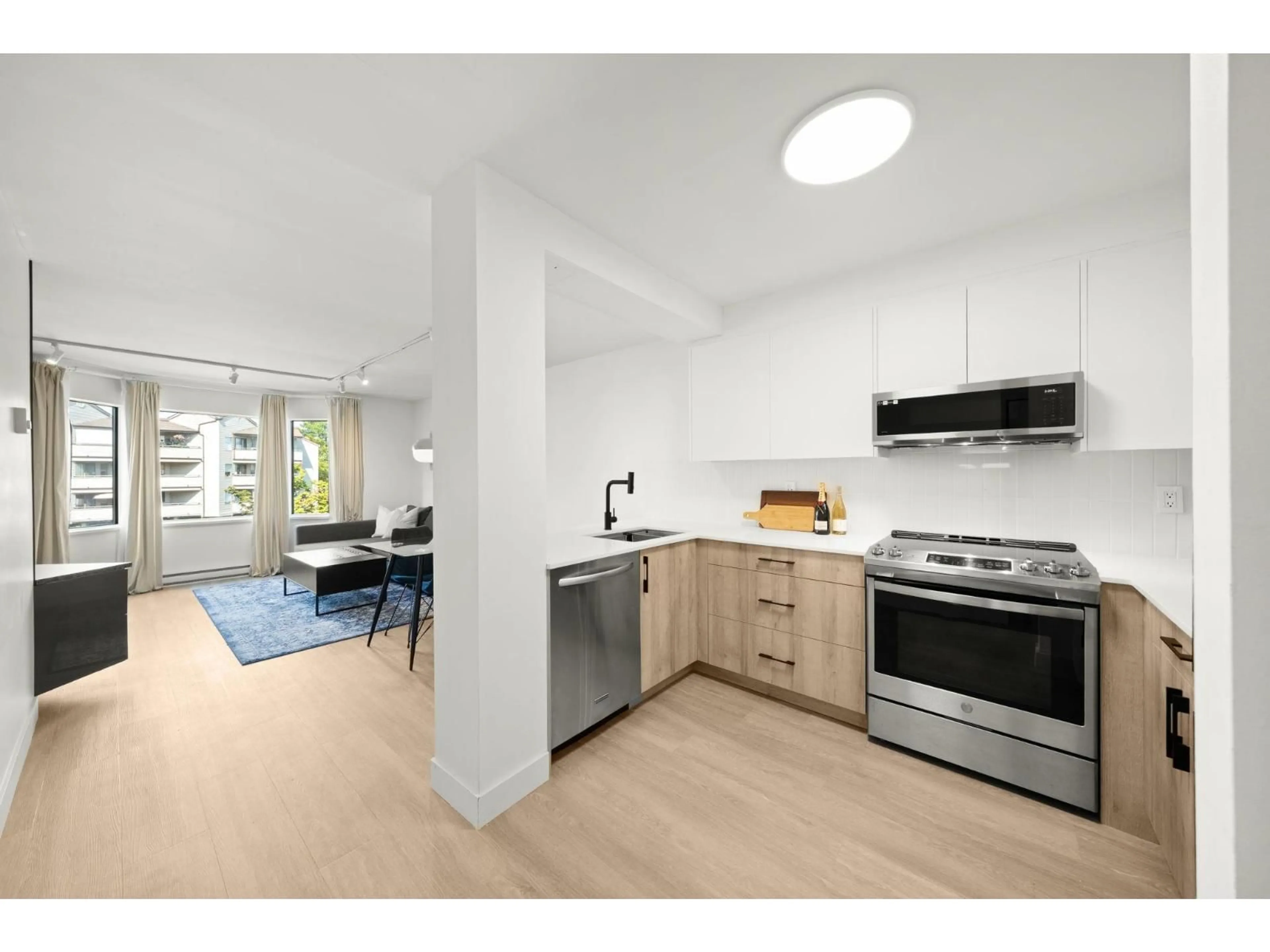 Open concept kitchen, unknown for 208 - 5224 204, Langley British Columbia V3A1Z1