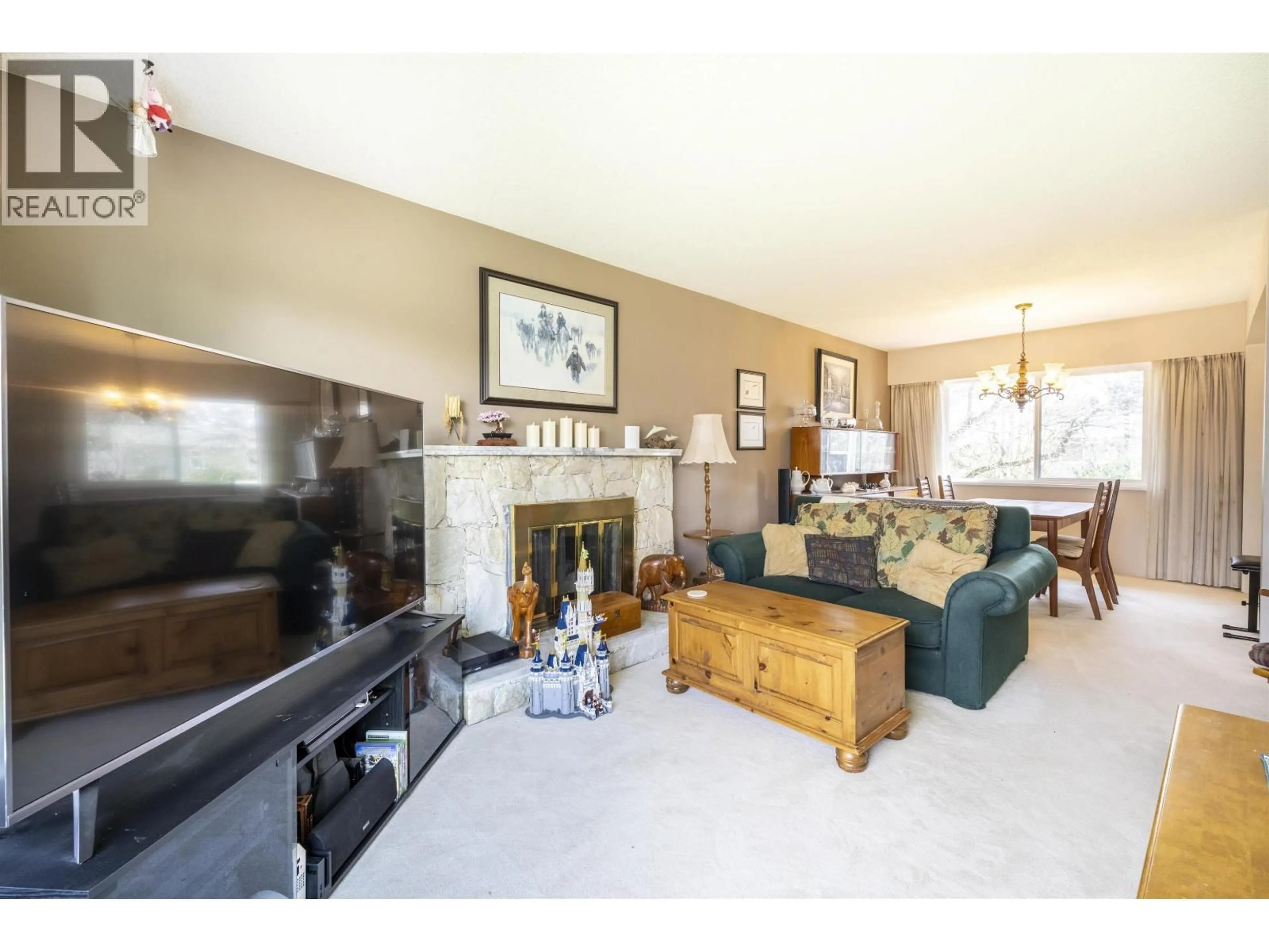 Living room with furniture, unknown for 11700 KINGFISHER DRIVE, Richmond British Columbia V7E3N7
