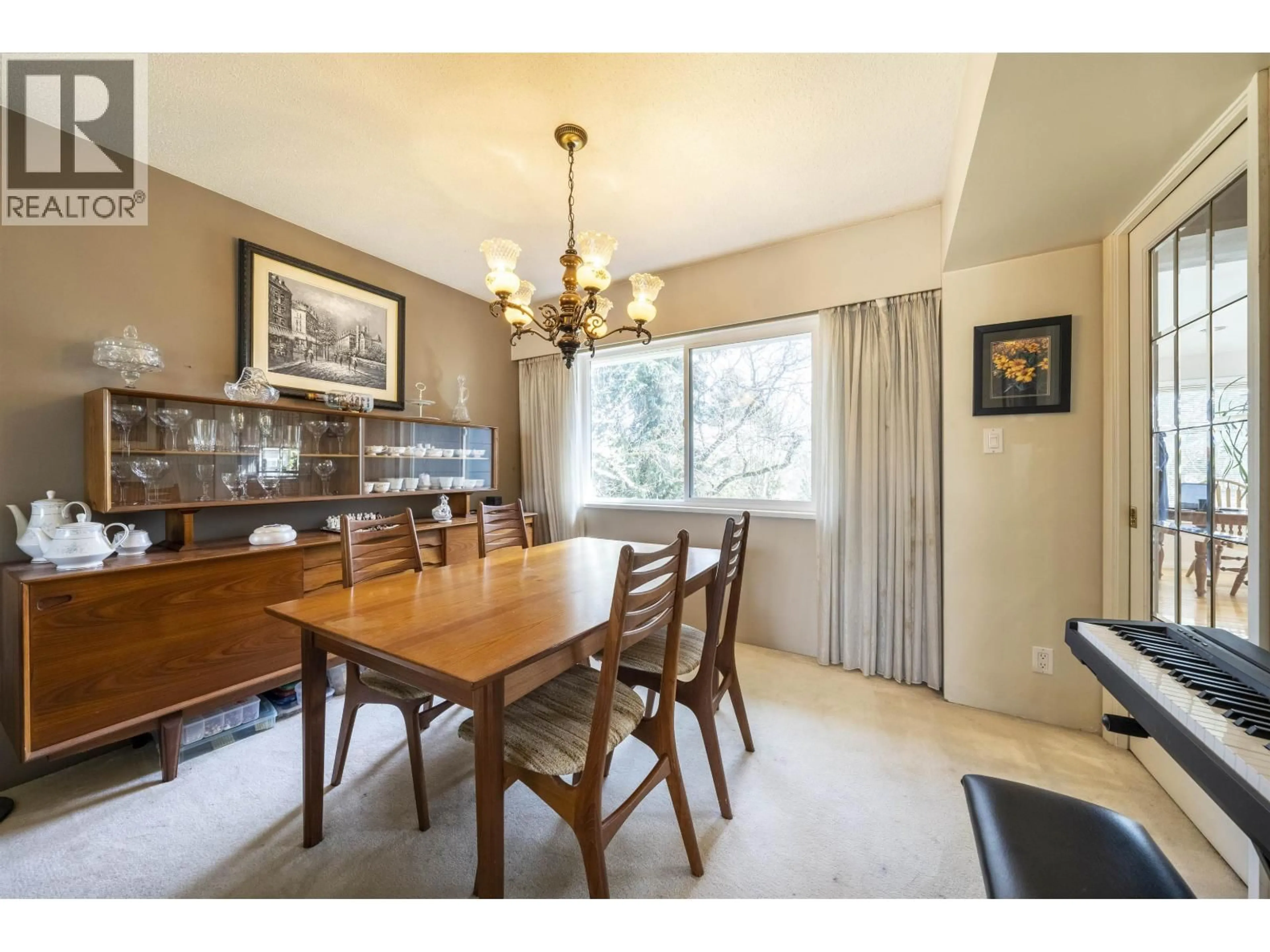 Dining room, wood/laminate floor for 11700 KINGFISHER DRIVE, Richmond British Columbia V7E3N7
