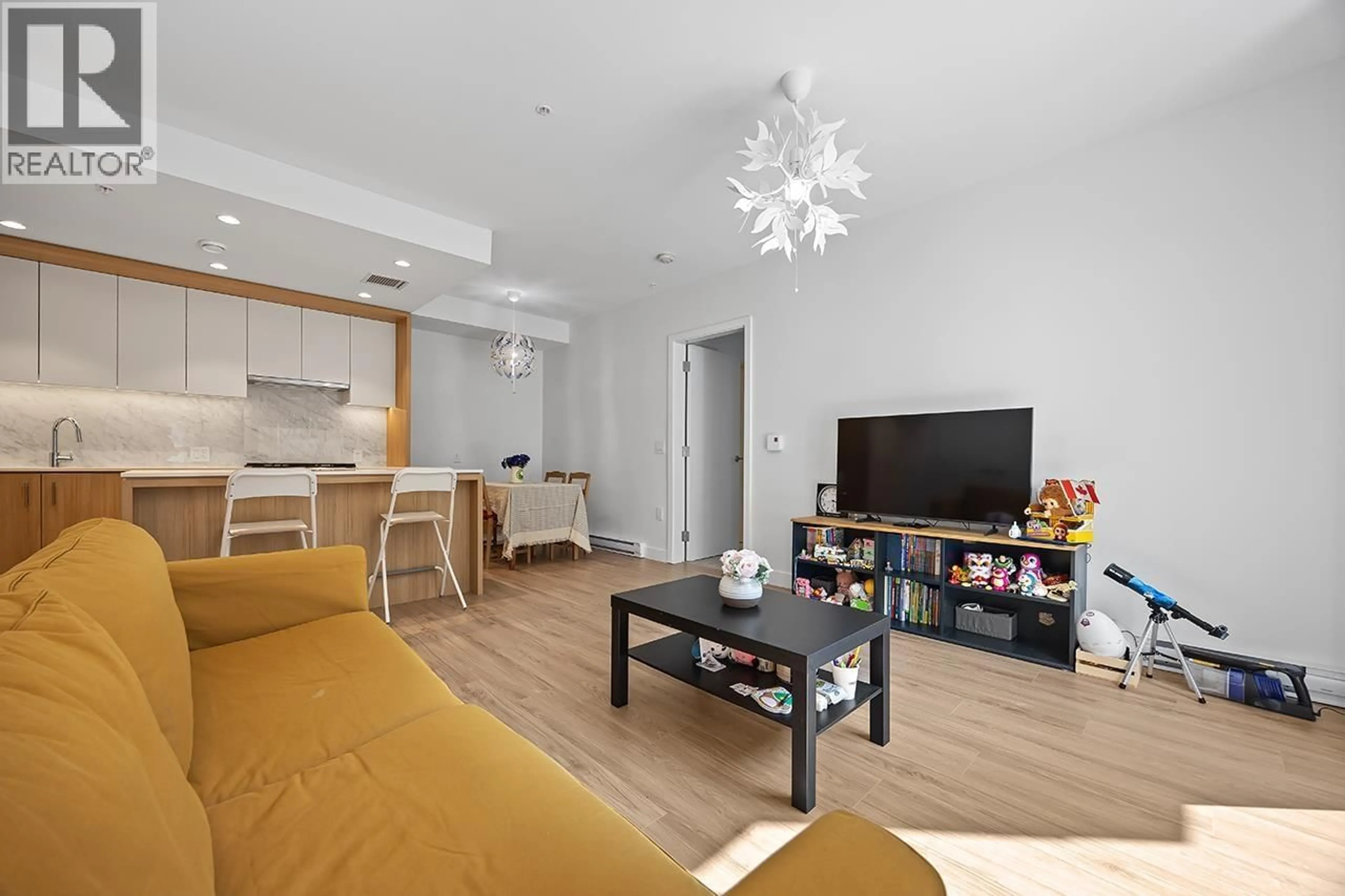 Living room with furniture, wood/laminate floor for 611 - 6085 IRMIN STREET, Burnaby British Columbia V5J0J7