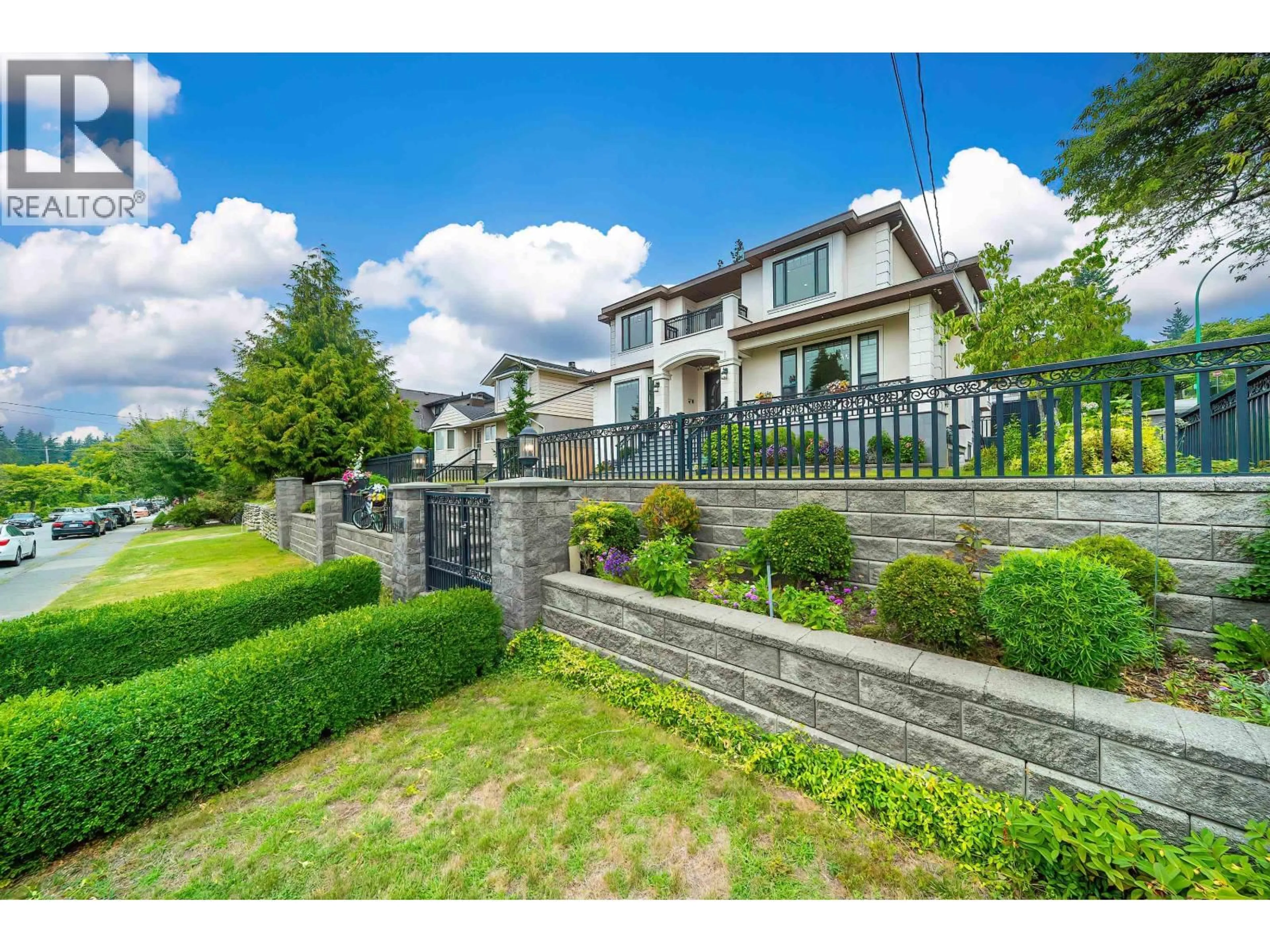 A pic from outside/outdoor area/front of a property/back of a property/a pic from drone, street for 4291 WINNIFRED STREET, Burnaby British Columbia V5J2S5