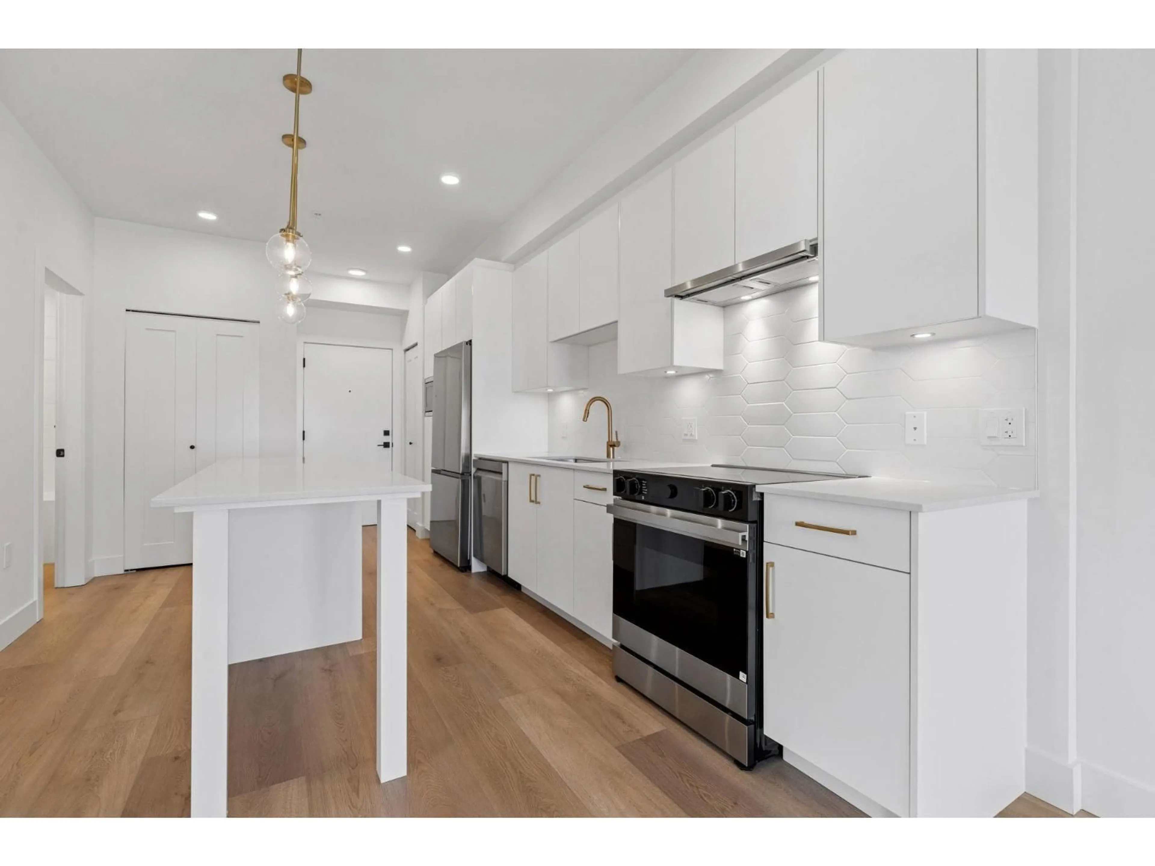 Open concept kitchen, unknown for 304 - 20286 72B, Langley British Columbia V2Y1T2