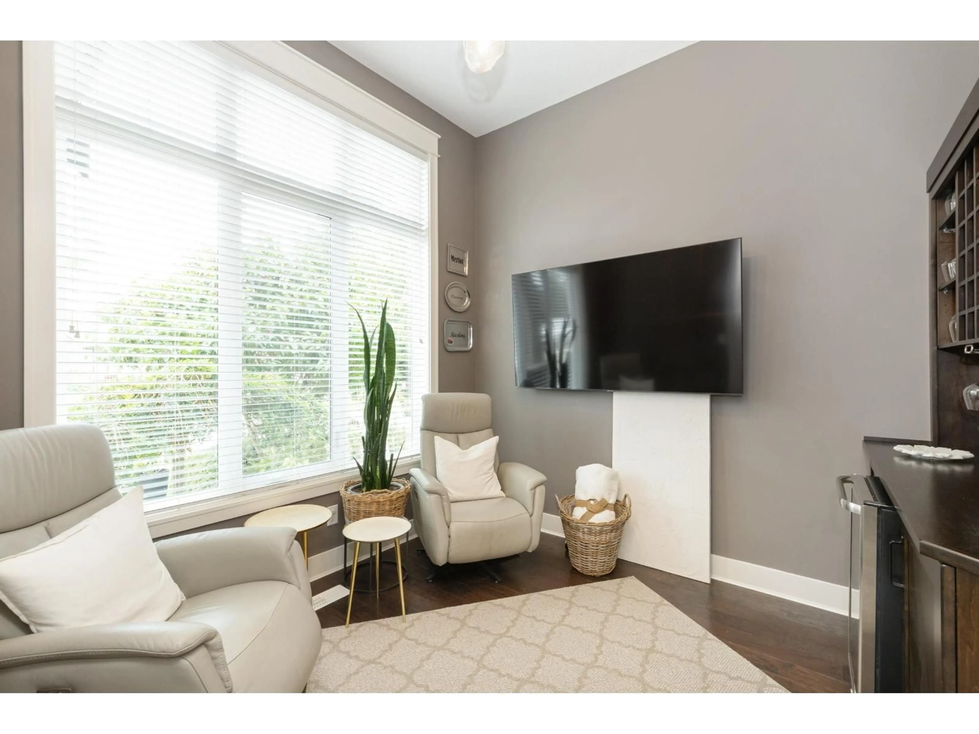 Living room with furniture, unknown for 2156 RIESLING, Abbotsford British Columbia V4X0A6