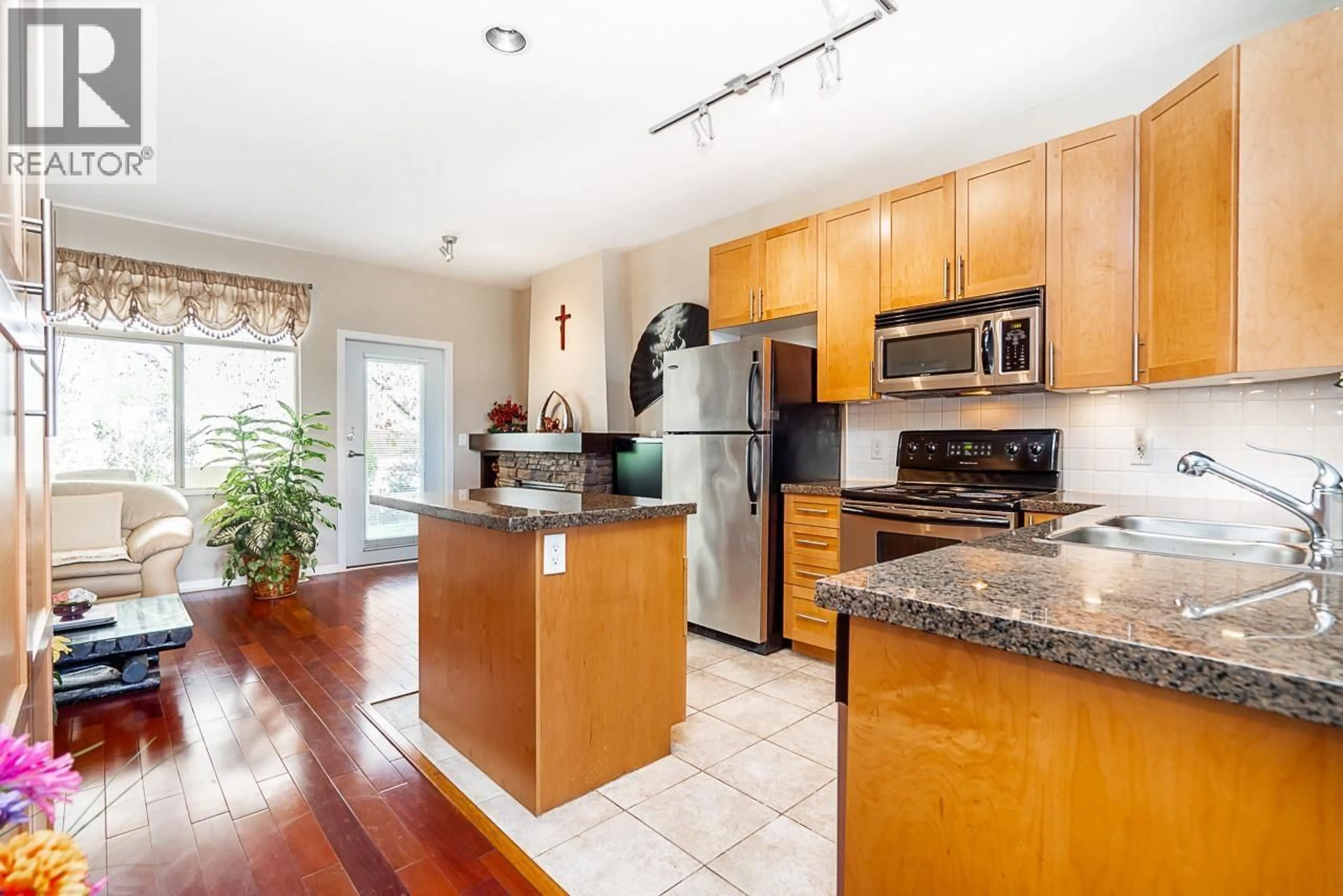 Open concept kitchen, unknown for 6 - 320 DECAIRE STREET, Coquitlam British Columbia V3K7C3