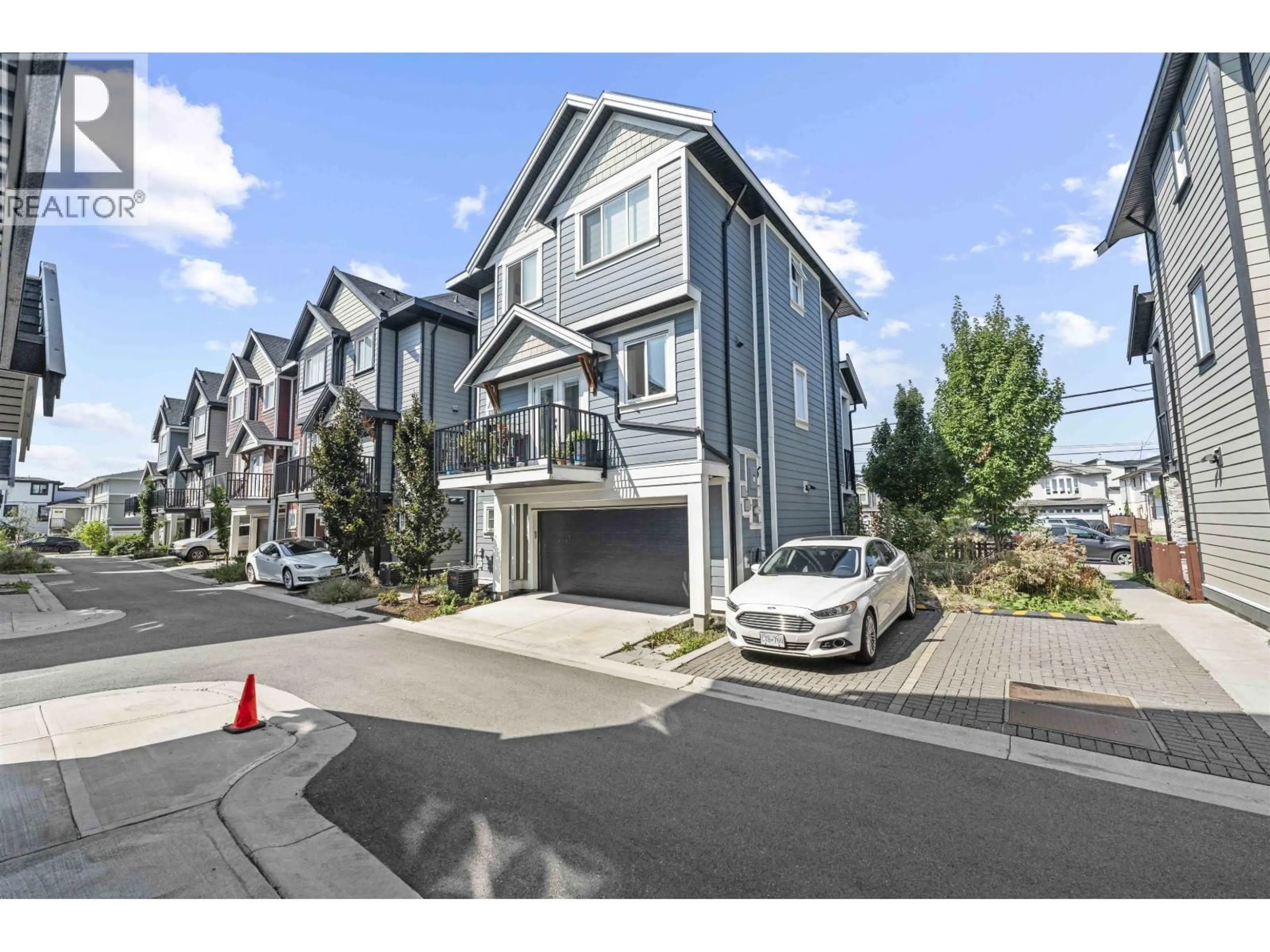 A pic from outside/outdoor area/front of a property/back of a property/a pic from drone, street for 4 - 608 EWEN AVENUE, New Westminster British Columbia V3M0H6