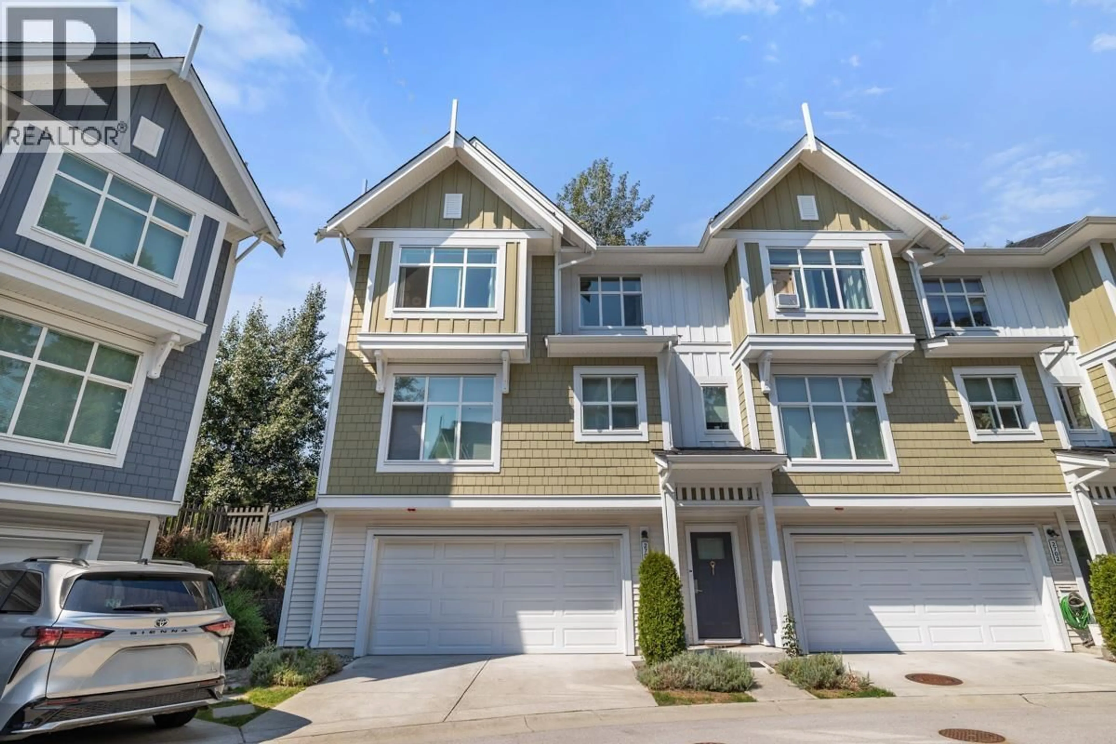 Home with vinyl exterior material, street for 2701 - 23061 LOUGHEED HIGHWAY, Maple Ridge British Columbia V2X4L3