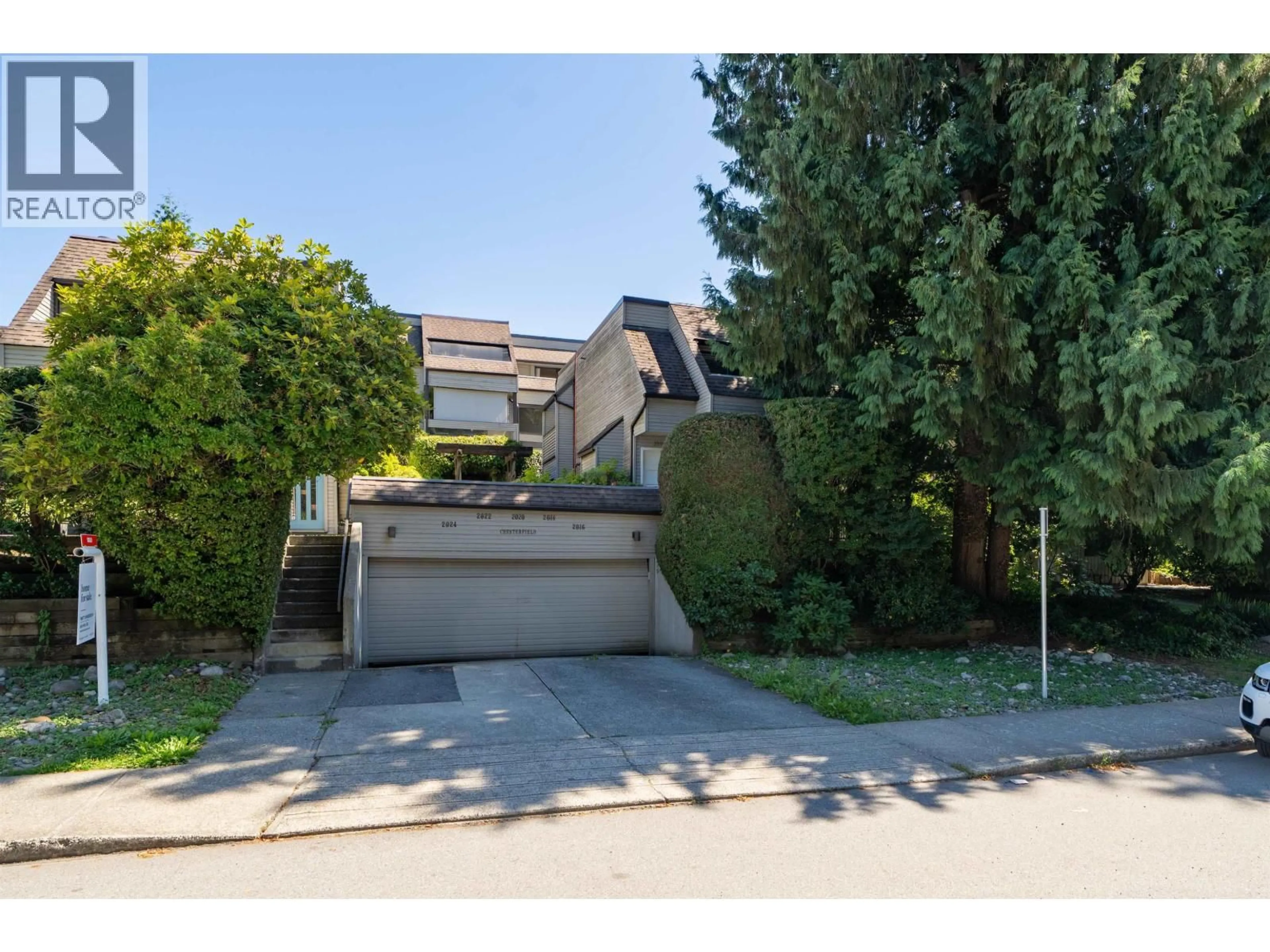 A pic from outside/outdoor area/front of a property/back of a property/a pic from drone, street for 2018 CHESTERFIELD AVENUE, North Vancouver British Columbia V7M2P6