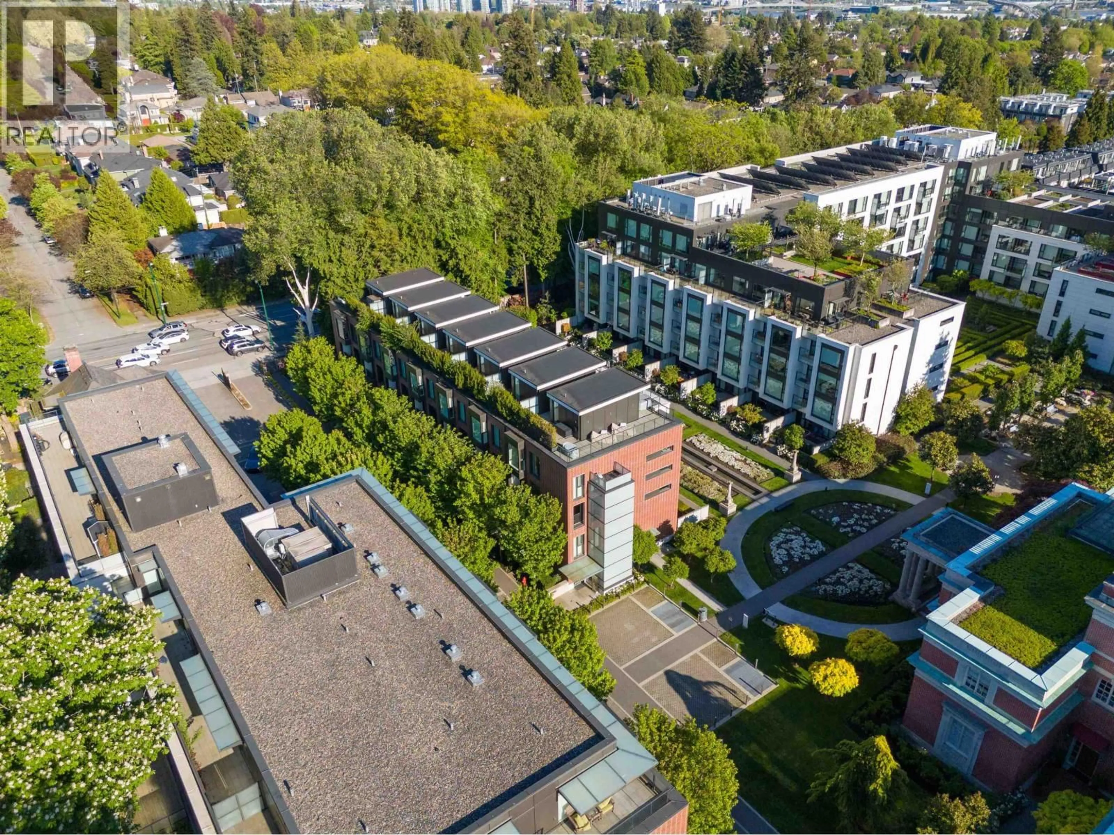 A pic from outside/outdoor area/front of a property/back of a property/a pic from drone, city buildings view from balcony for 1512 ATLAS LANE, Vancouver British Columbia V6P0E1