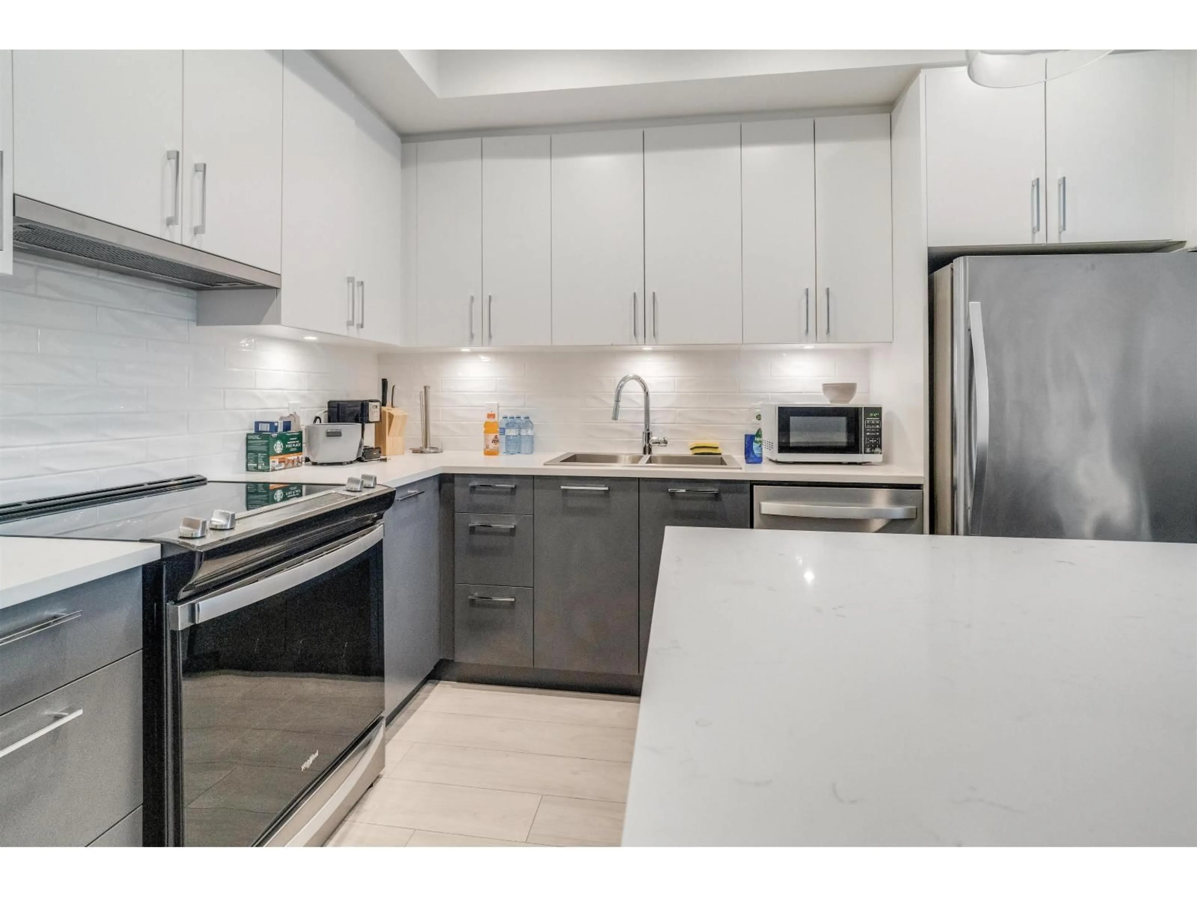 Standard kitchen, ceramic/tile floor for B220 - 20834 80, Langley British Columbia V3V0V0