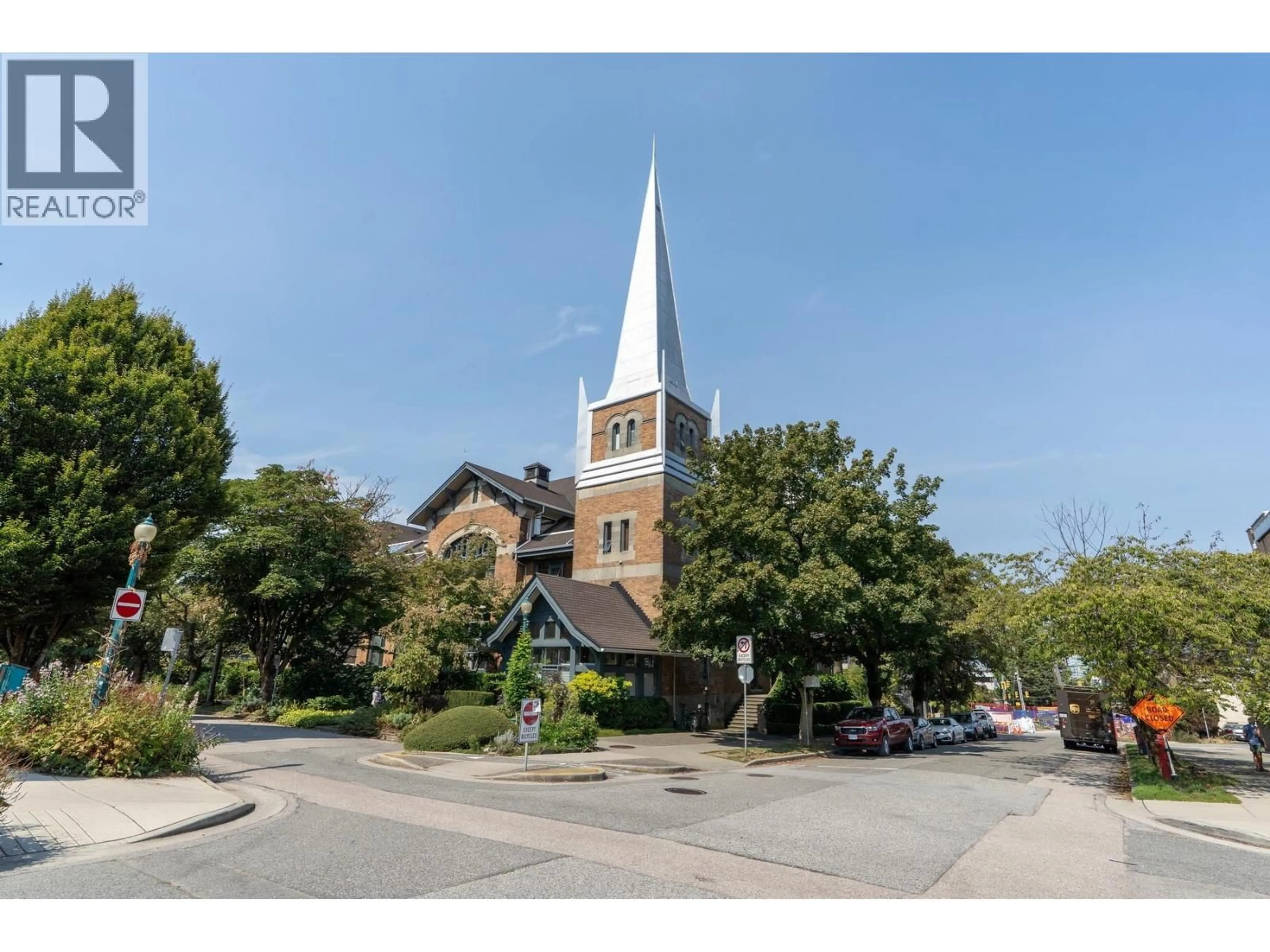 A pic from outside/outdoor area/front of a property/back of a property/a pic from drone, street for 204 - 2525 QUEBEC STREET, Vancouver British Columbia V5T4R5