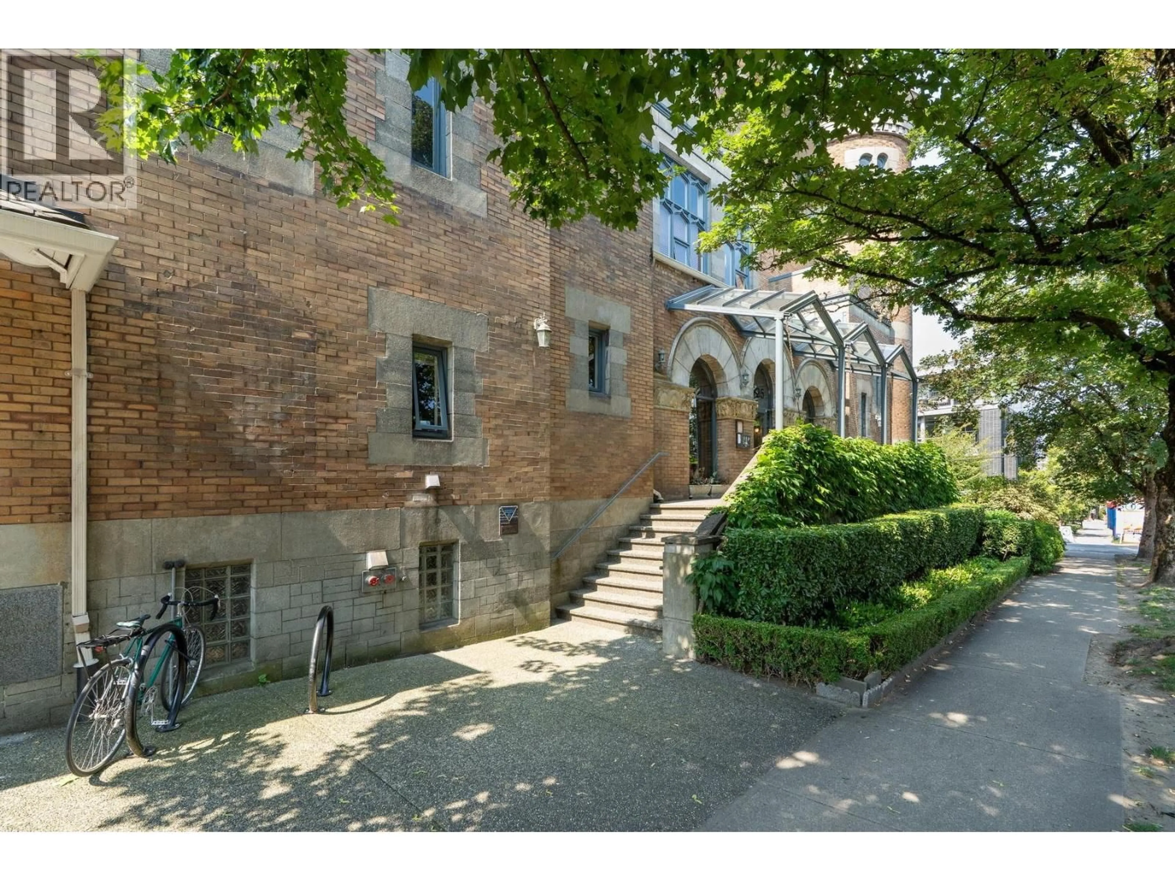 Unknown for 204 - 2525 QUEBEC STREET, Vancouver British Columbia V5T4R5