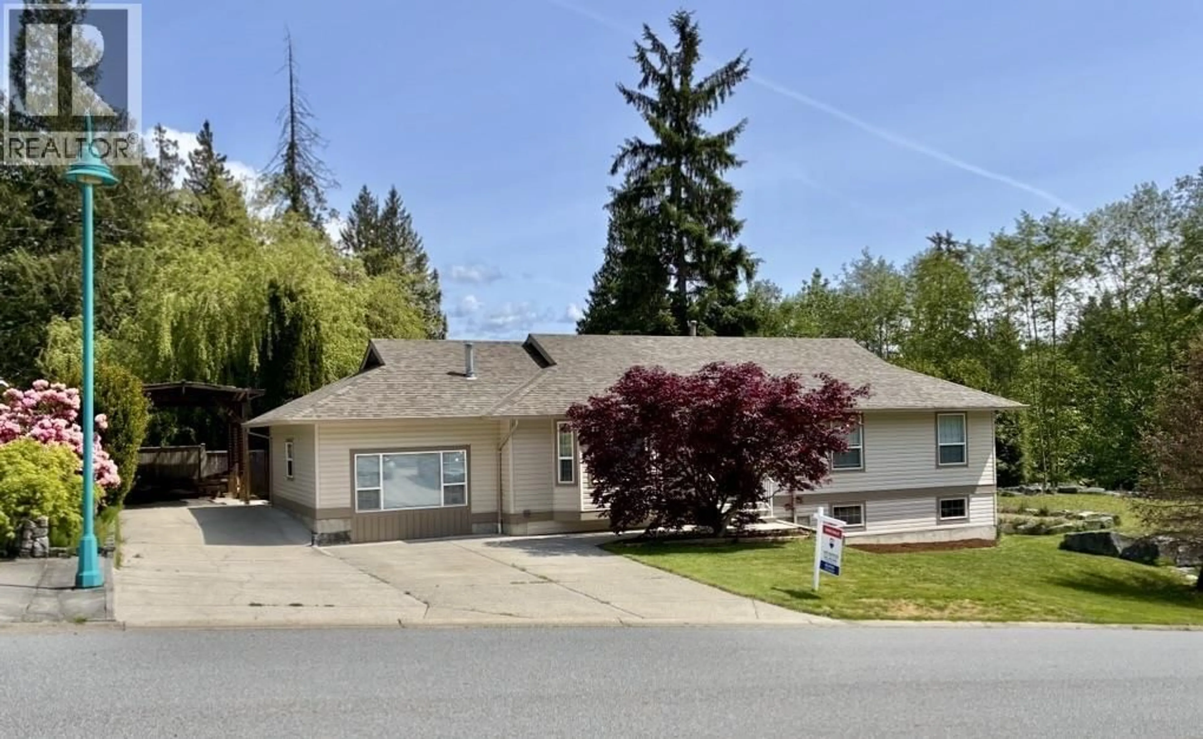 Home with vinyl exterior material, street for 5916 ST. ANDREWS PLACE, Sechelt British Columbia V7Z0L7