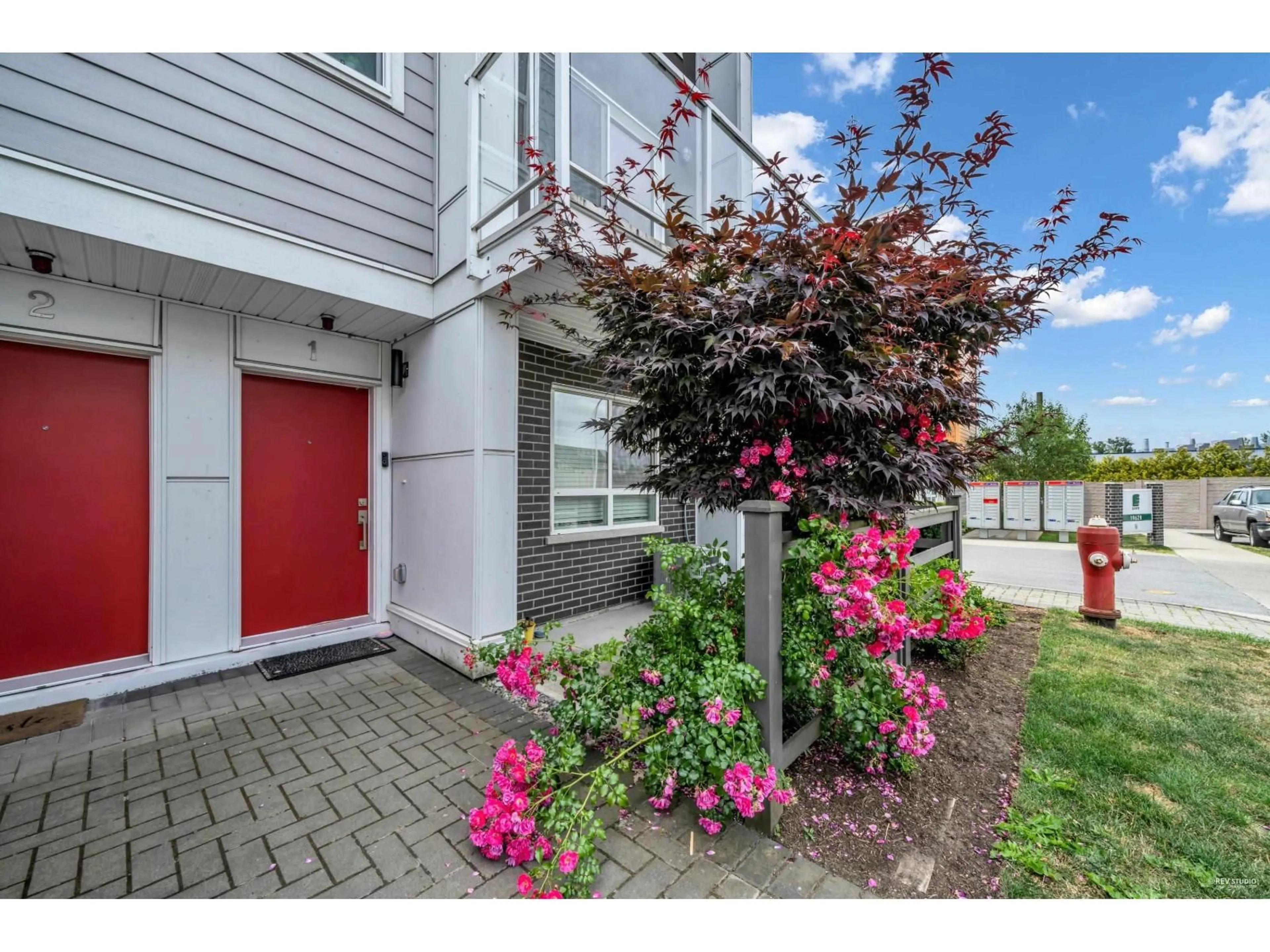 Indoor entryway for 1 - 19628 55A, Langley British Columbia V3A3X2