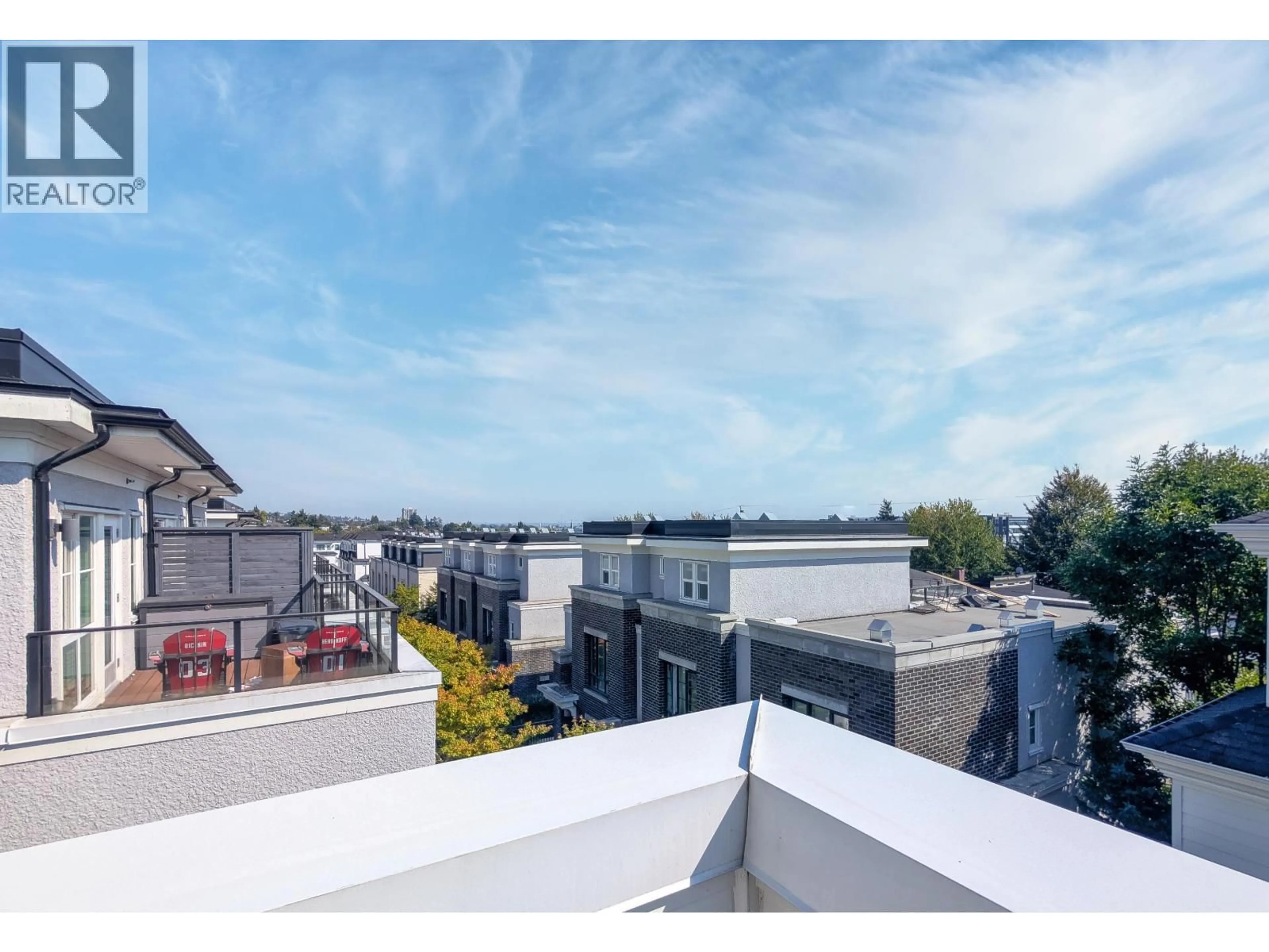 A pic from outside/outdoor area/front of a property/back of a property/a pic from drone, city buildings view from balcony for 276 62ND AVENUE, Vancouver British Columbia V5X0H1
