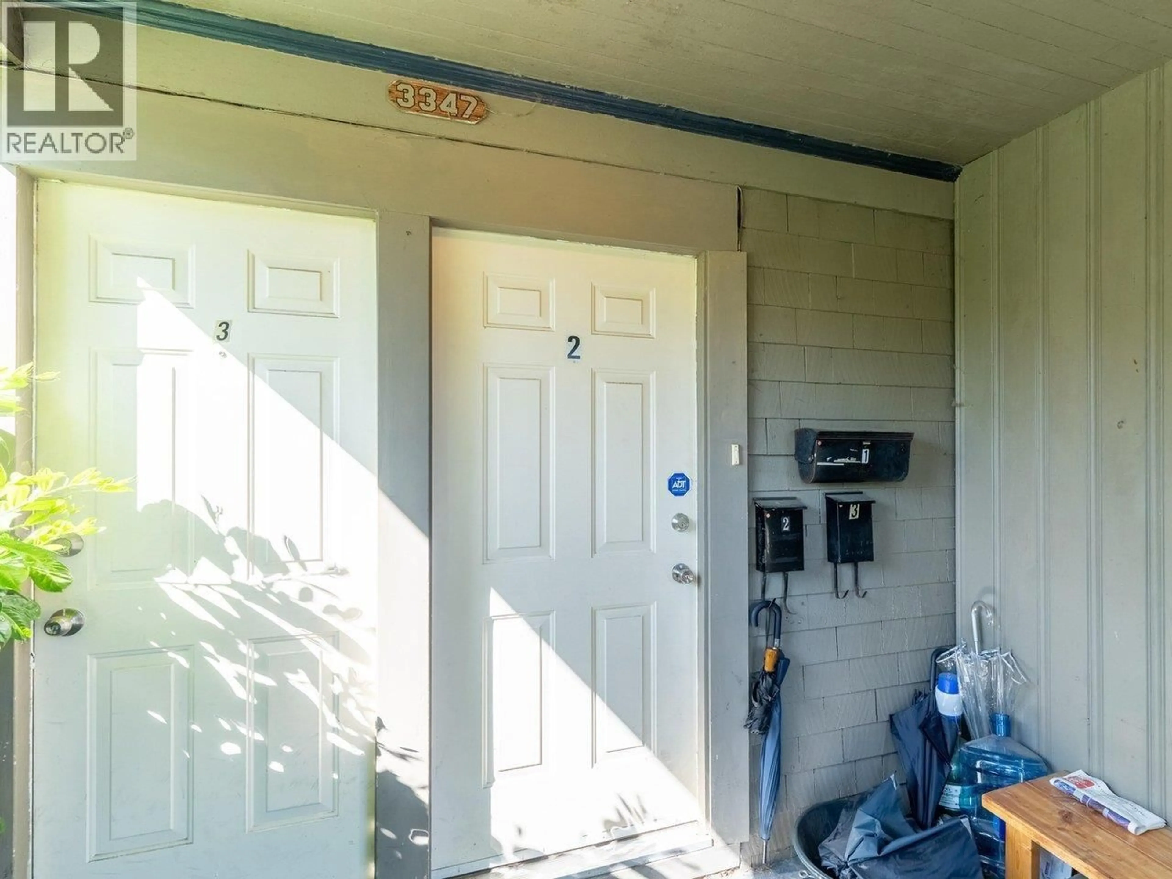 Indoor entryway for 3347 8TH AVENUE, Vancouver British Columbia V6R1Y3