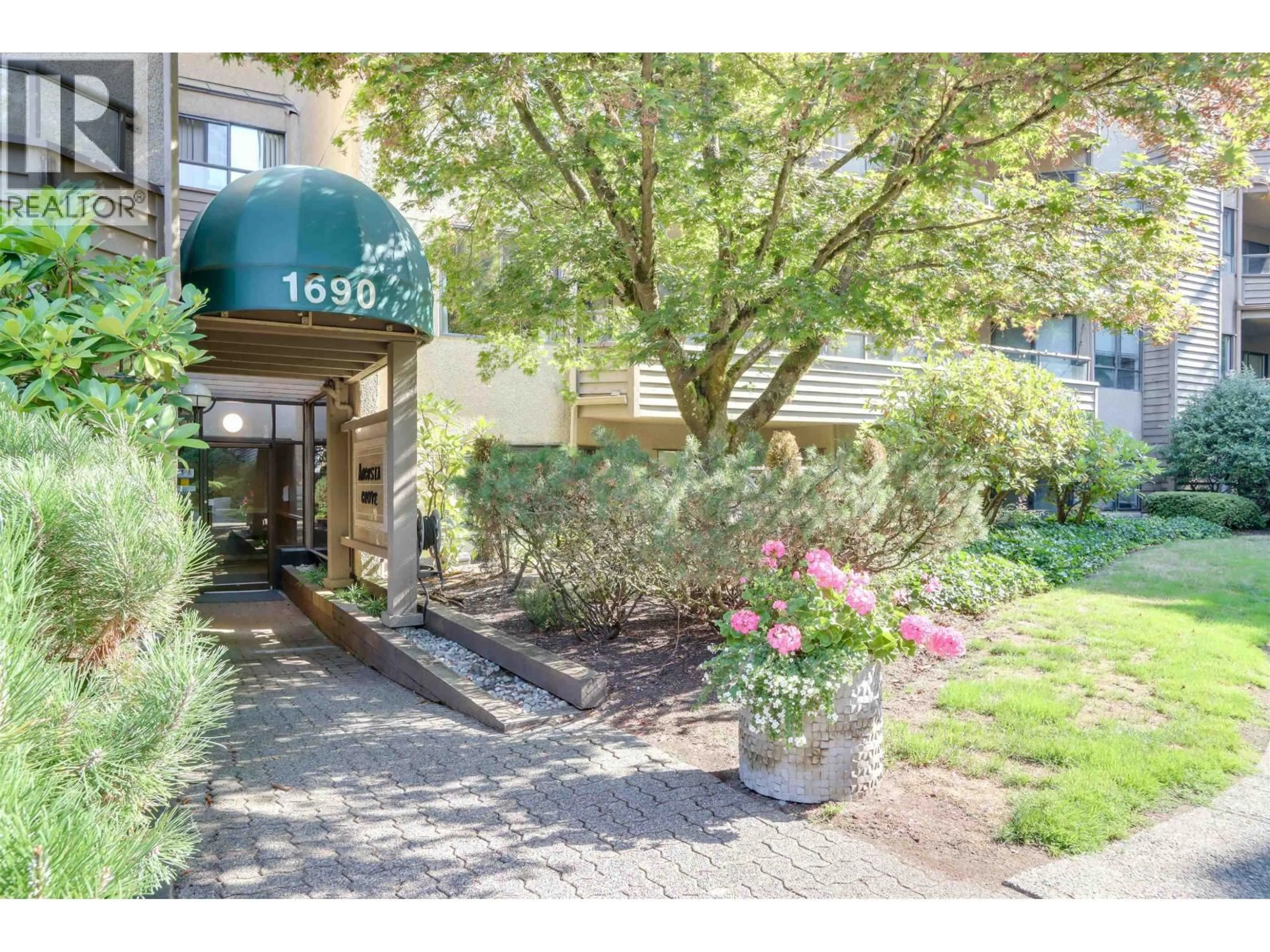 Indoor foyer for G04 - 1690 AUGUSTA AVENUE, Burnaby British Columbia V5A2V6
