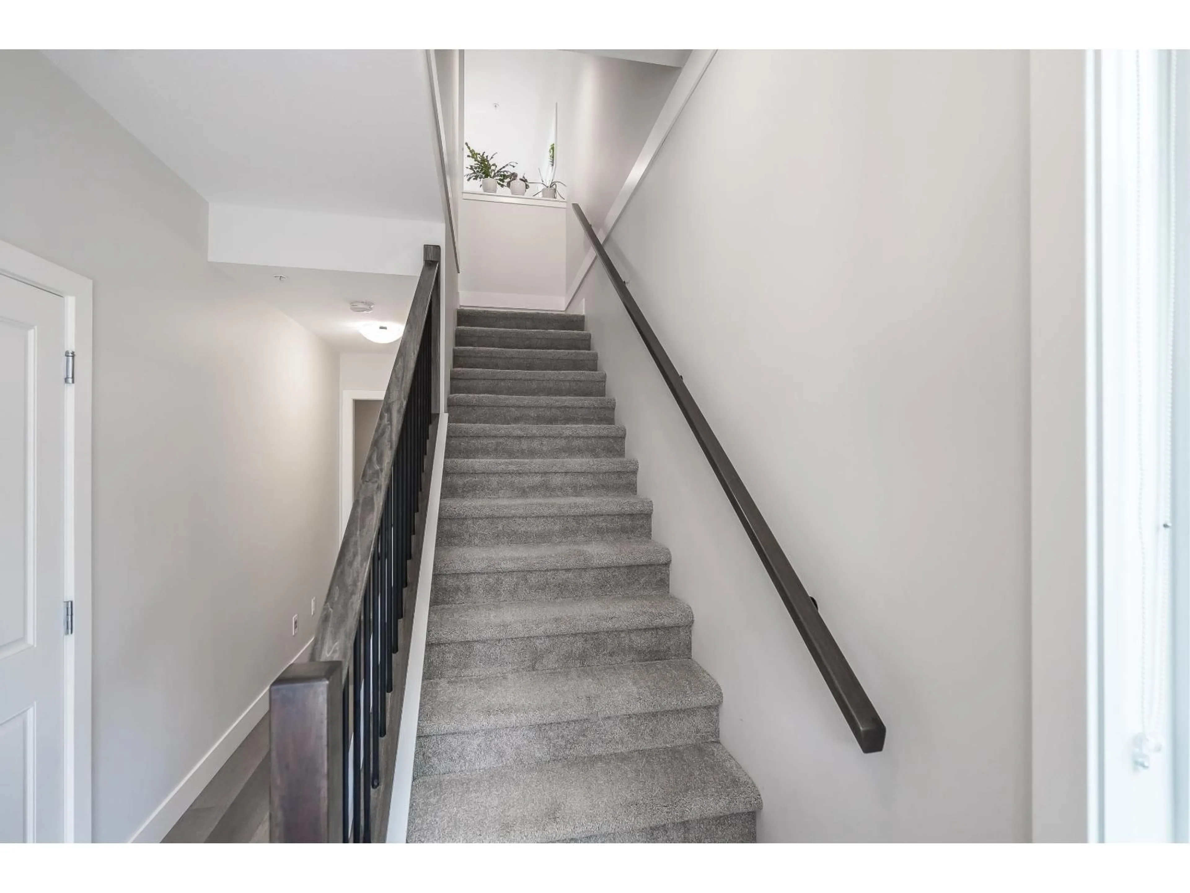 Stairs for 16 - 5480 PEBBLE LANE, Chilliwack British Columbia V2R6B8