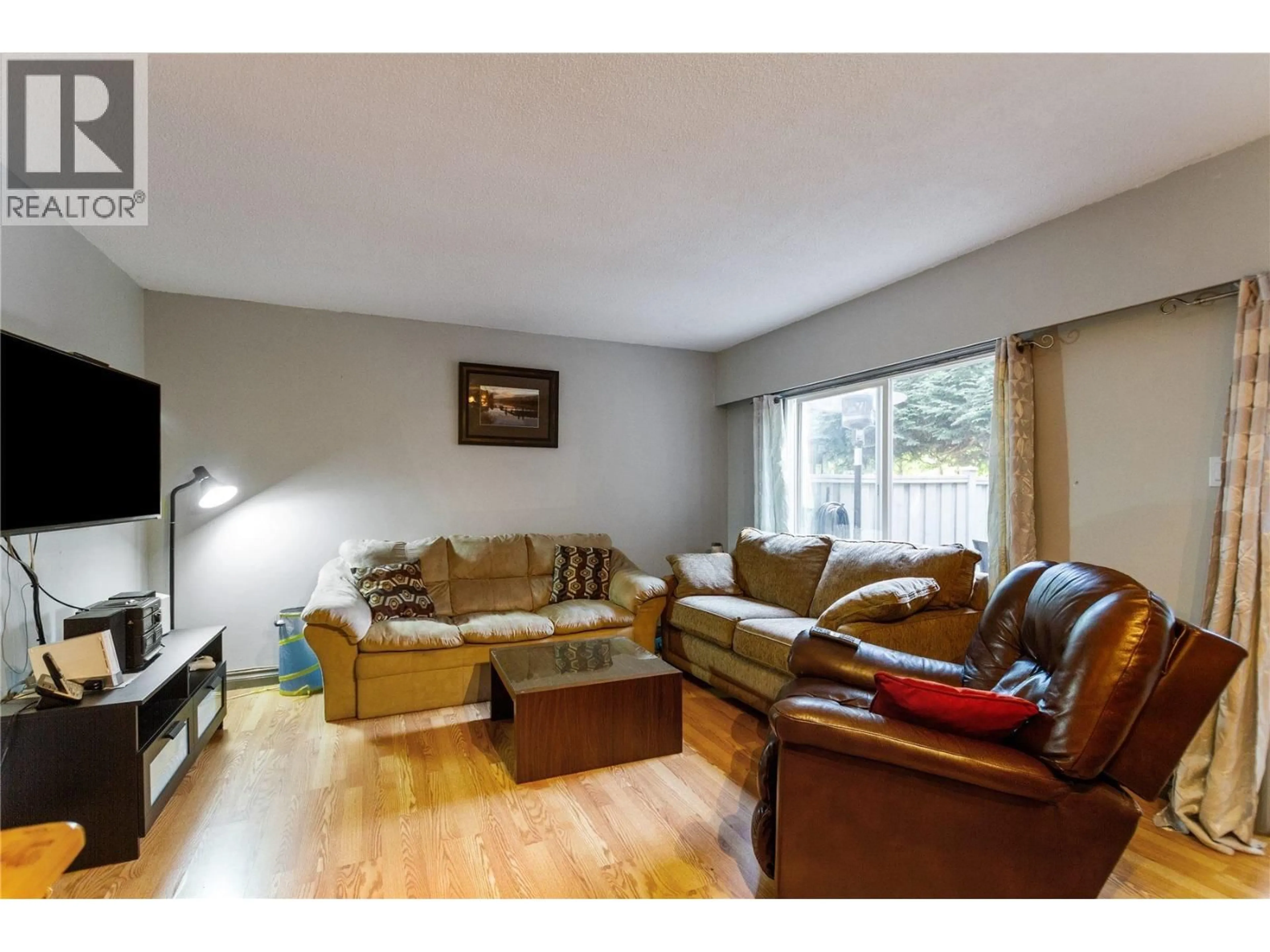 Living room with furniture, wood/laminate floor for 50 - 3046 COAST MERIDIAN ROAD, Port Coquitlam British Columbia V3B5B6