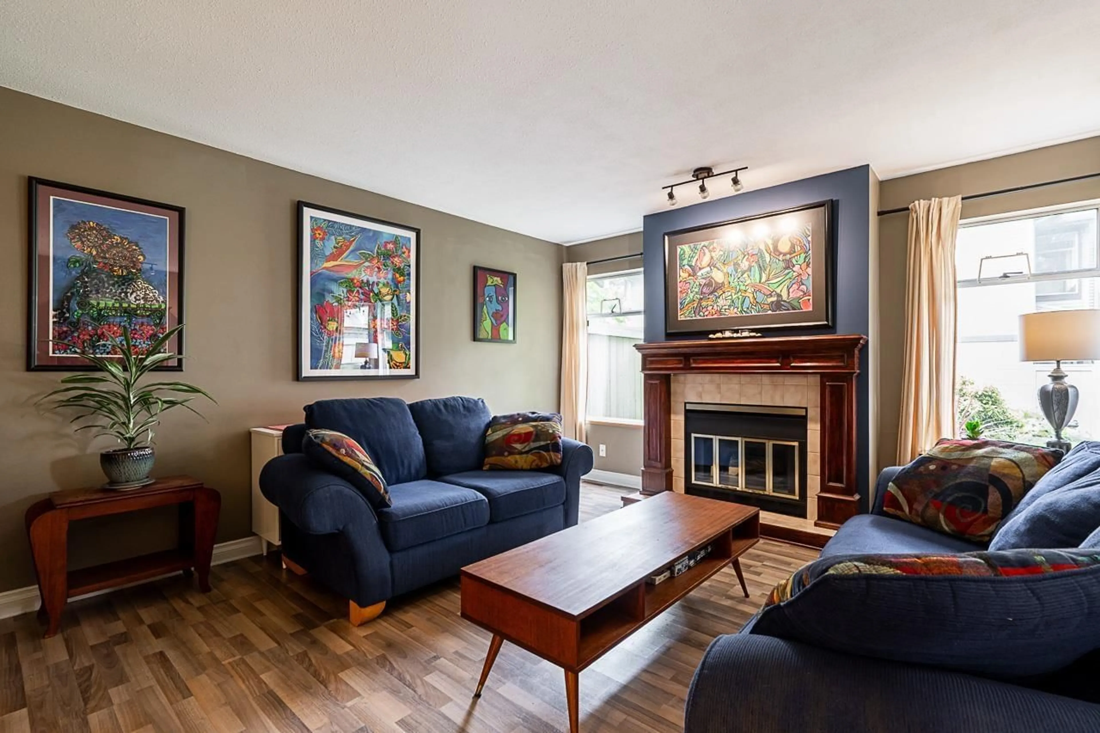 Living room with furniture, wood/laminate floor for 29 - 11880 82, Delta British Columbia V4C8C7