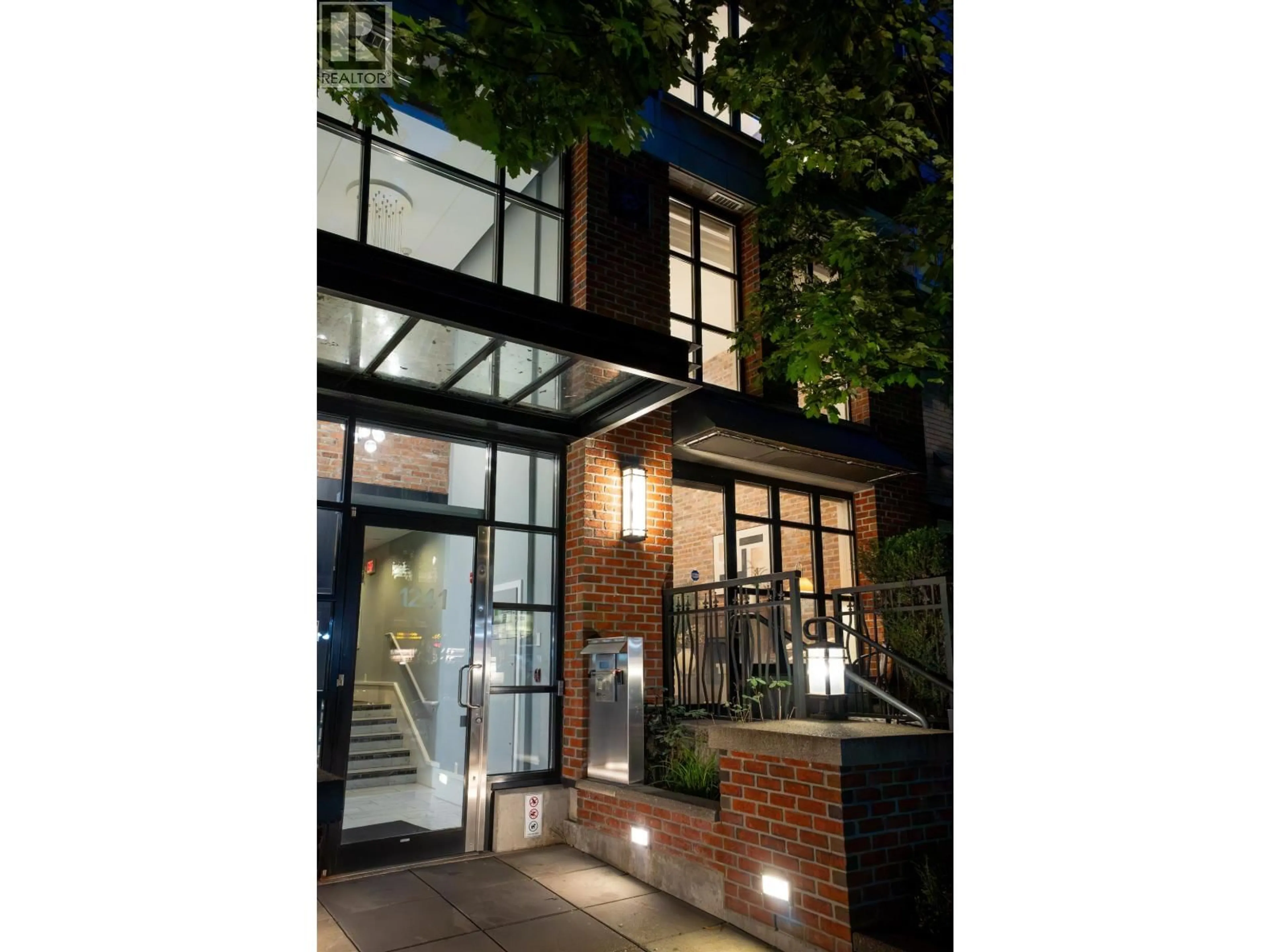 Indoor foyer for 104 - 1241 HOMER STREET, Vancouver British Columbia V6B2Y9