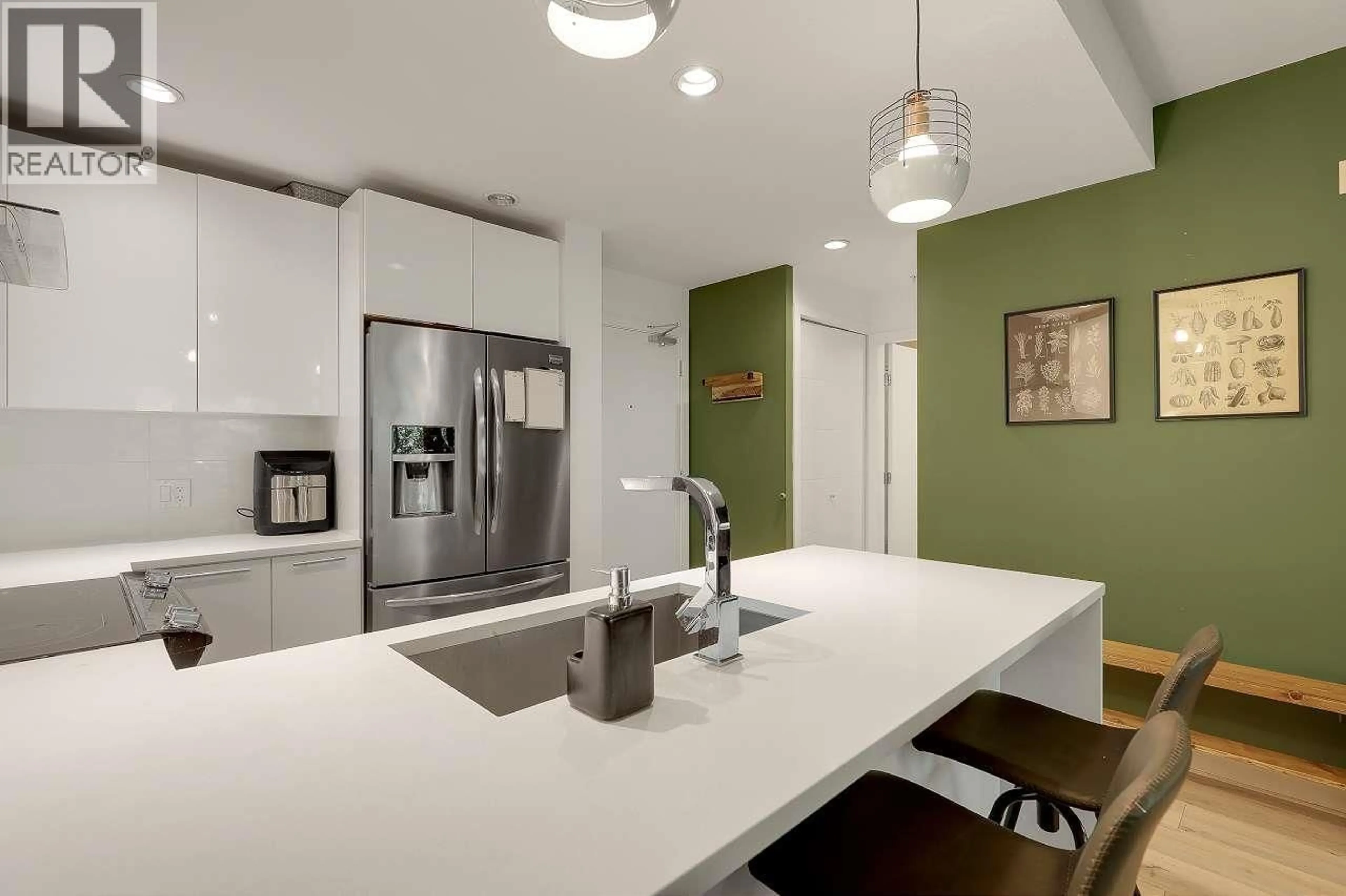 Contemporary kitchen, unknown for 302 - 733 3RD STREET, North Vancouver British Columbia V7M0C8