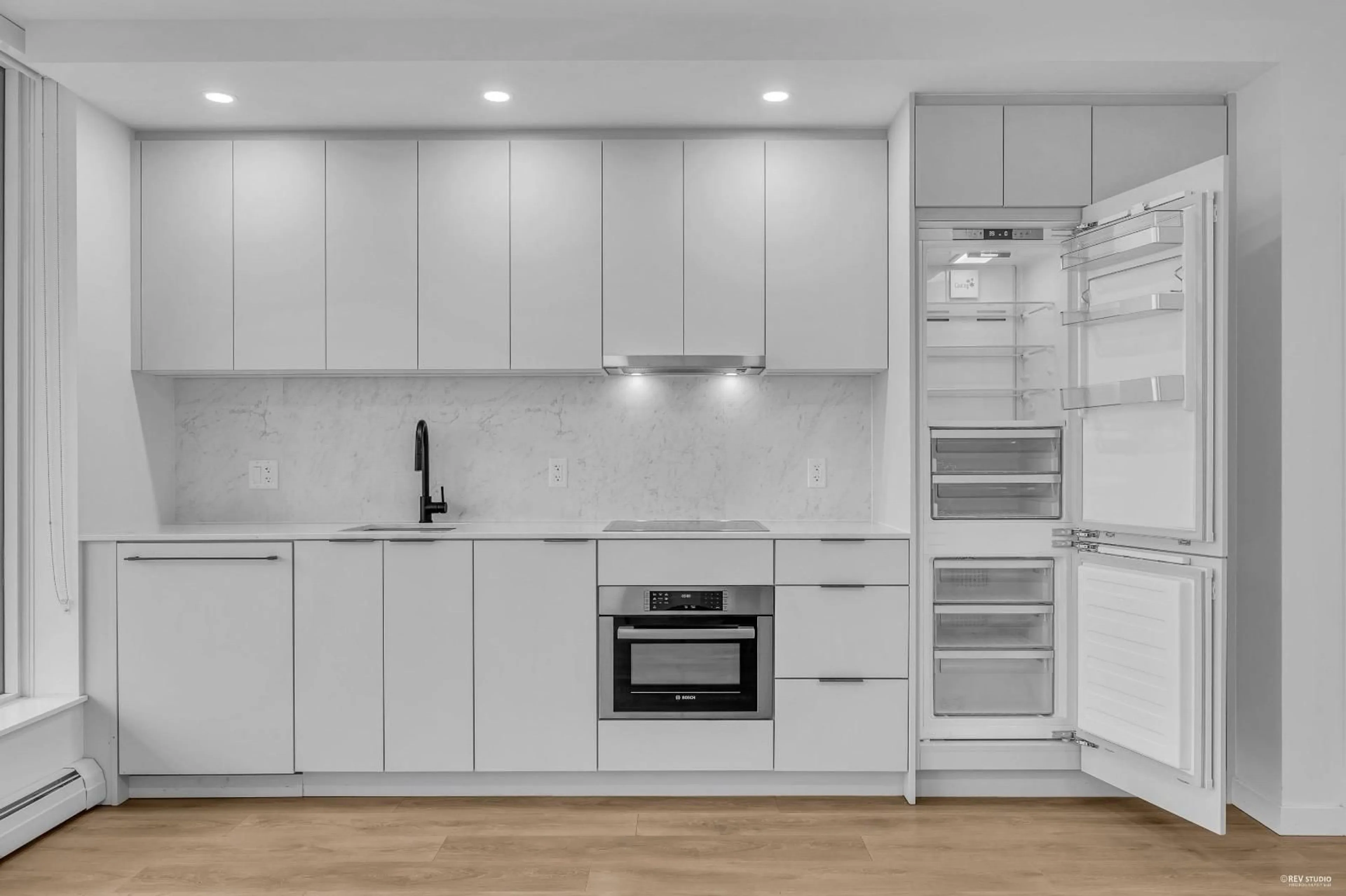 Standard kitchen, unknown for 1810 - 13685 102, Surrey British Columbia V3T1N7