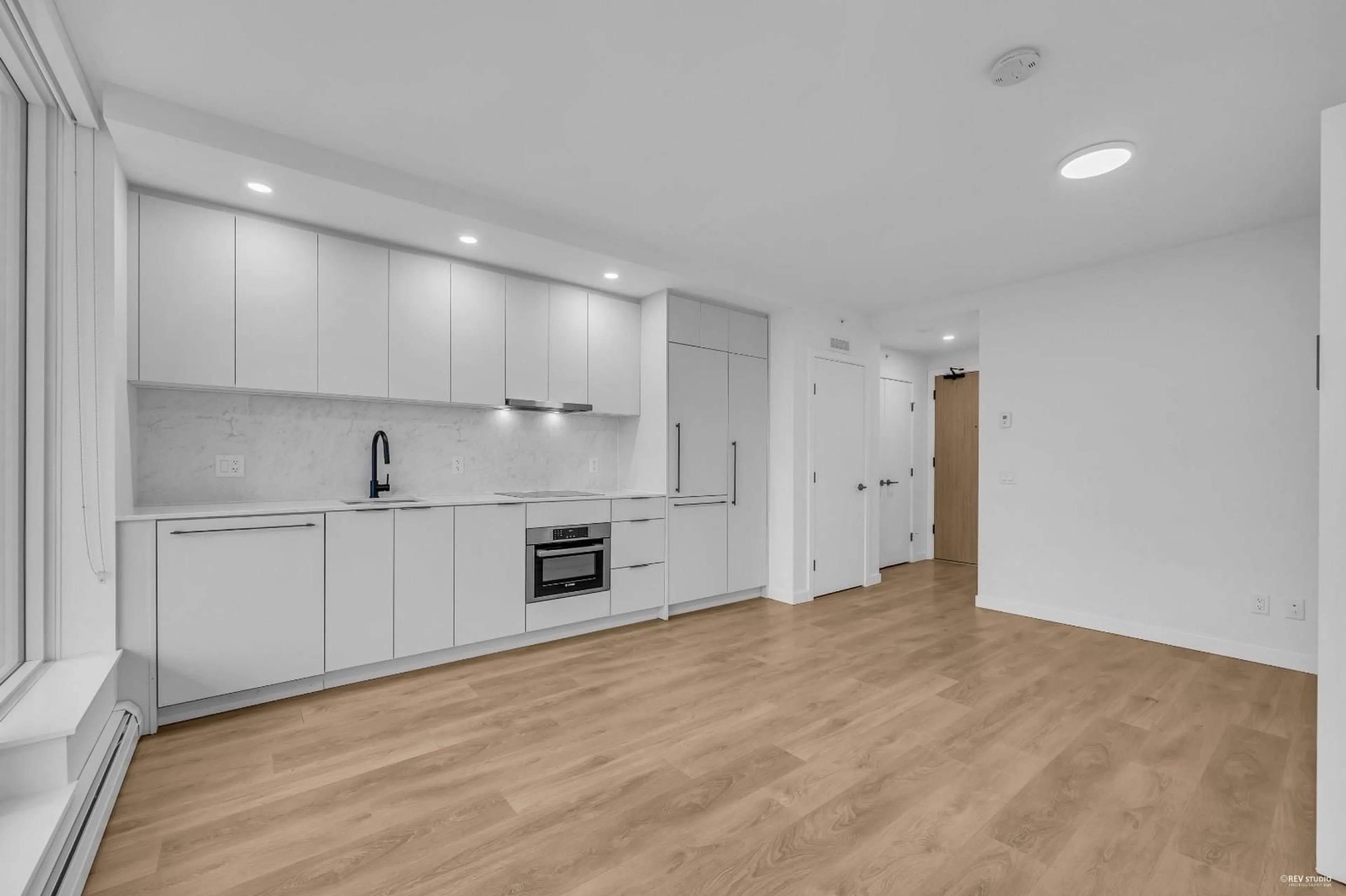 Standard kitchen, wood/laminate floor for 1810 - 13685 102, Surrey British Columbia V3T1N7